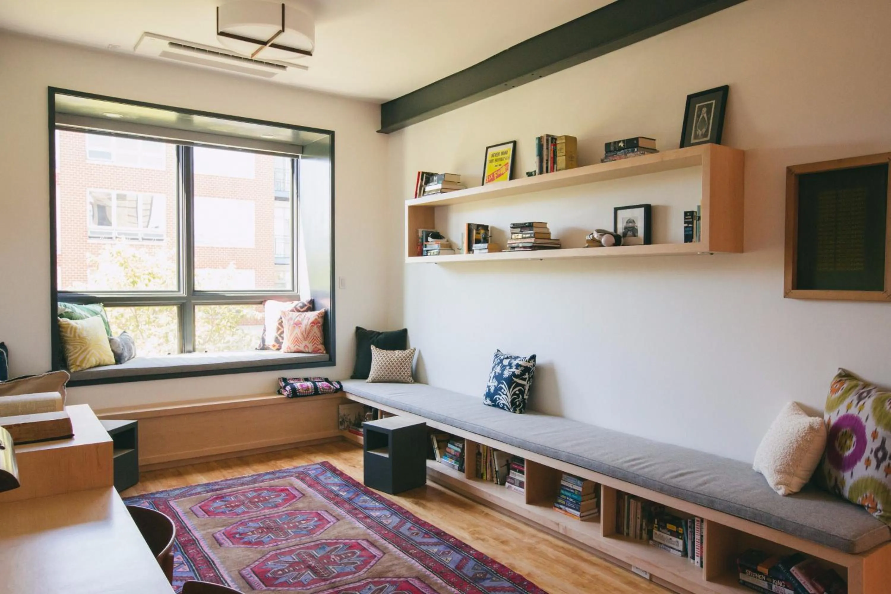 Library in The Publishing House Bed and Breakfast