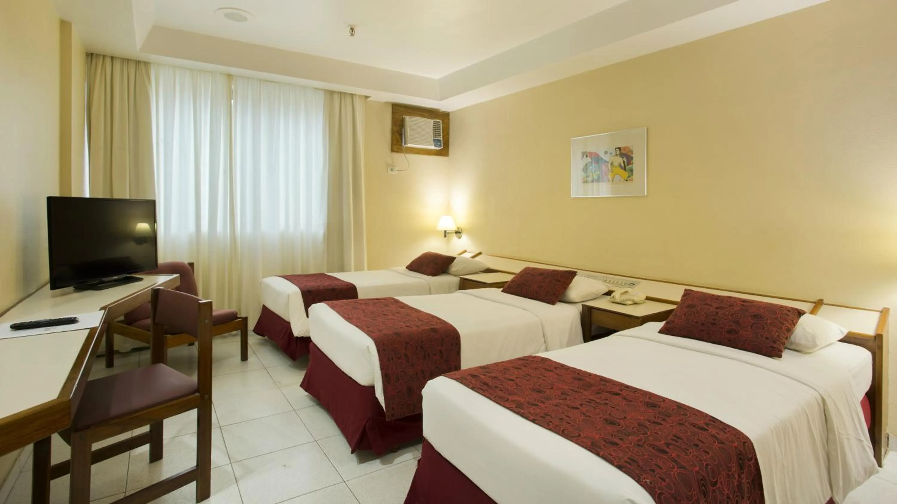 Photo of the whole room, Bed in Hotel Atlântico Copacabana