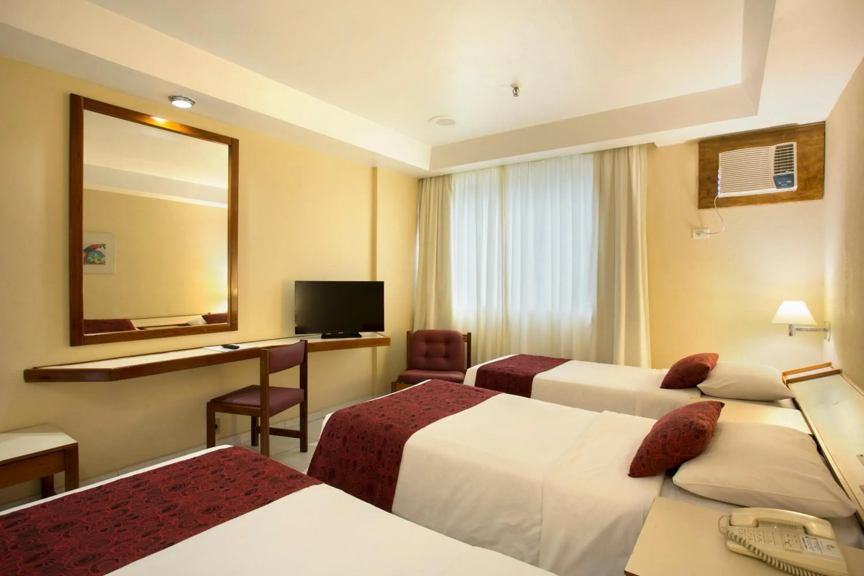 Bed in Hotel Atlântico Copacabana Bed in Hotel Atlântico Copacabana