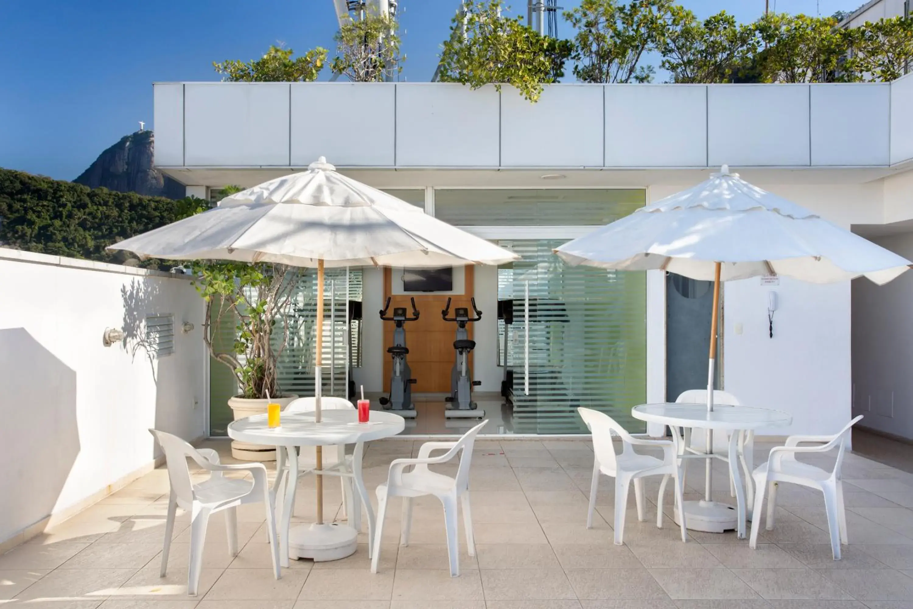 Property building in Hotel Atlântico Copacabana Property building in Hotel Atlântico Copacabana