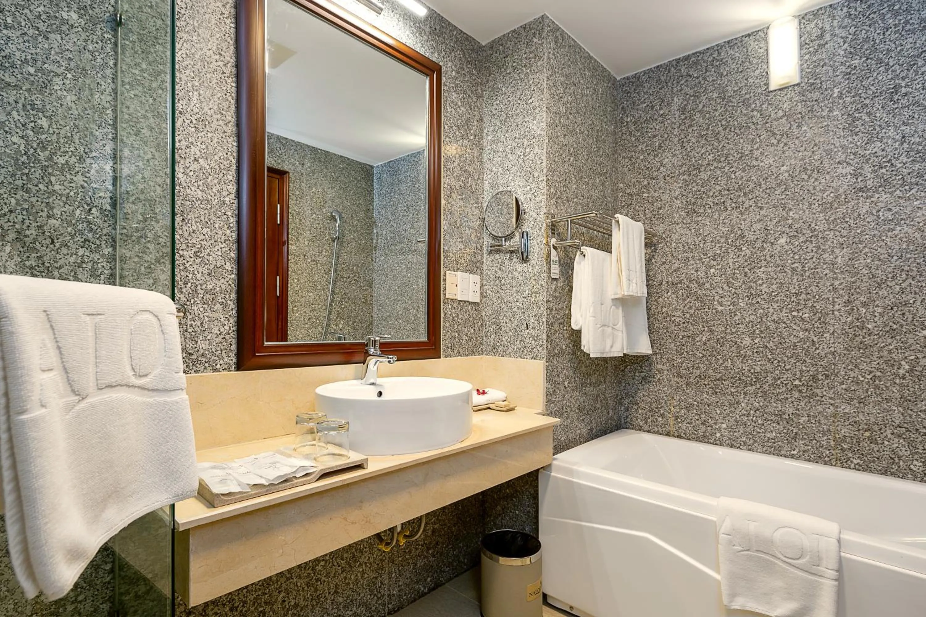 Bath in The Nalod Da Nang