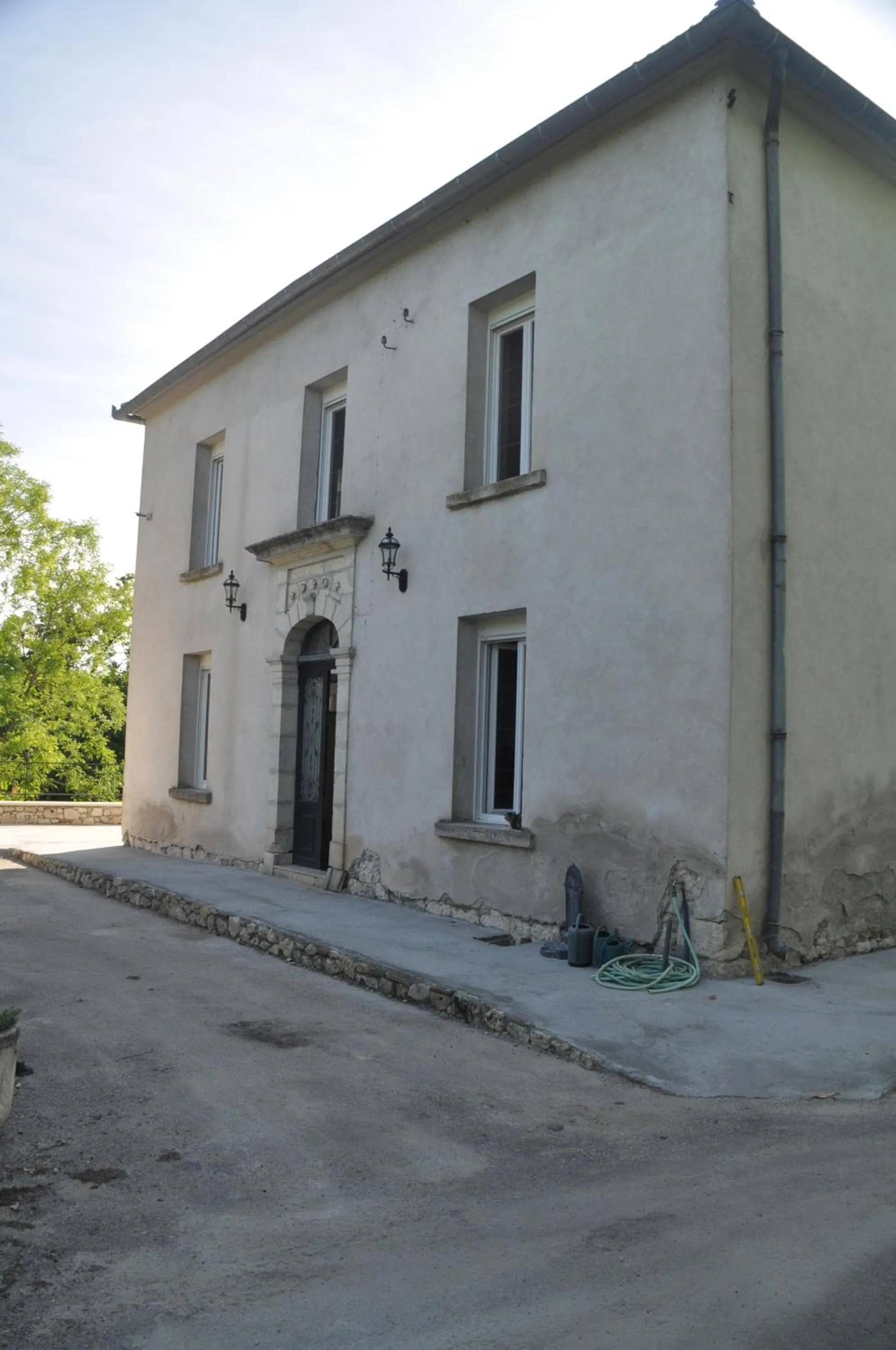 Property building in Loustalneou