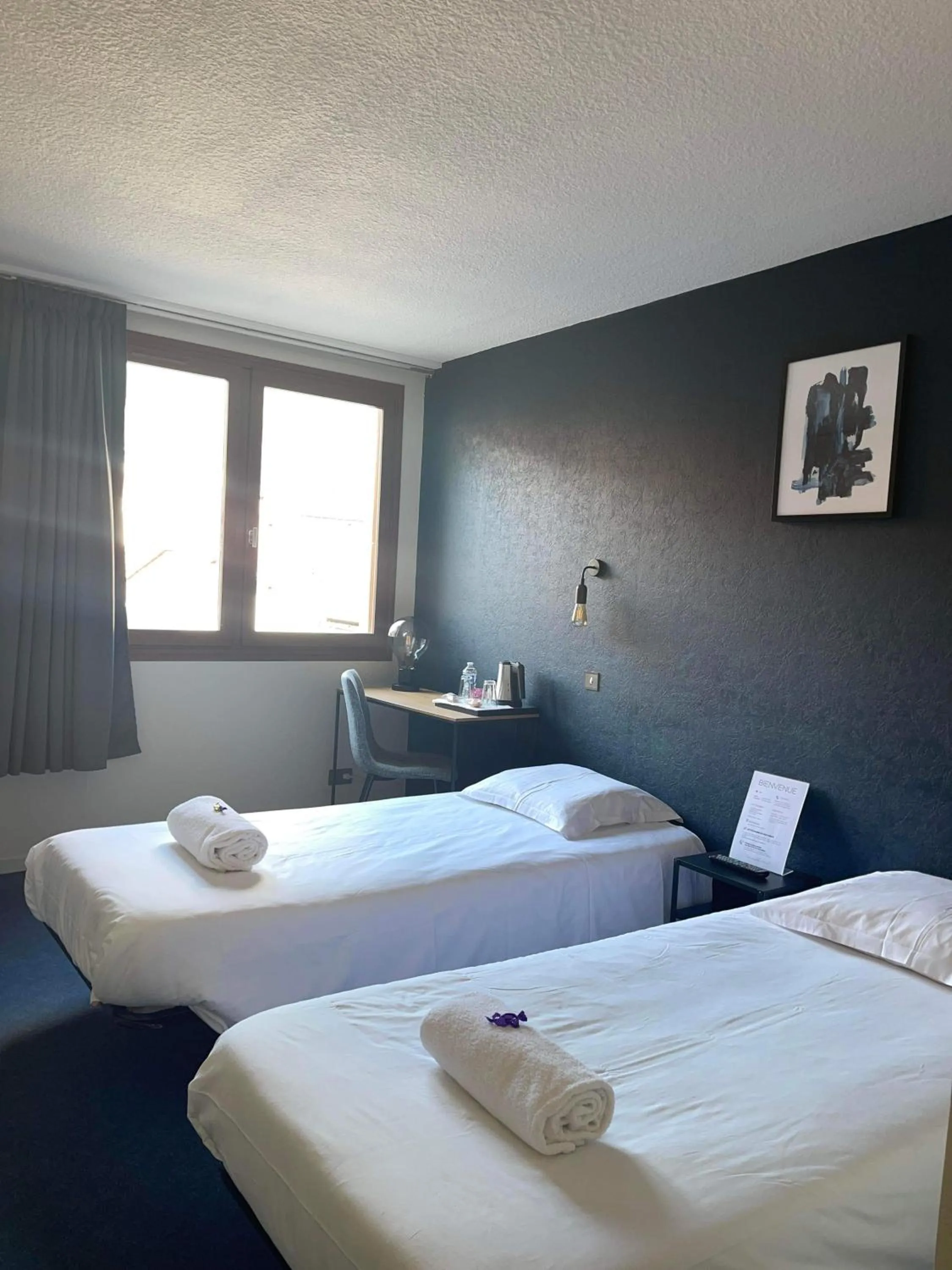 Bedroom in Cit'Hôtel le Welcome