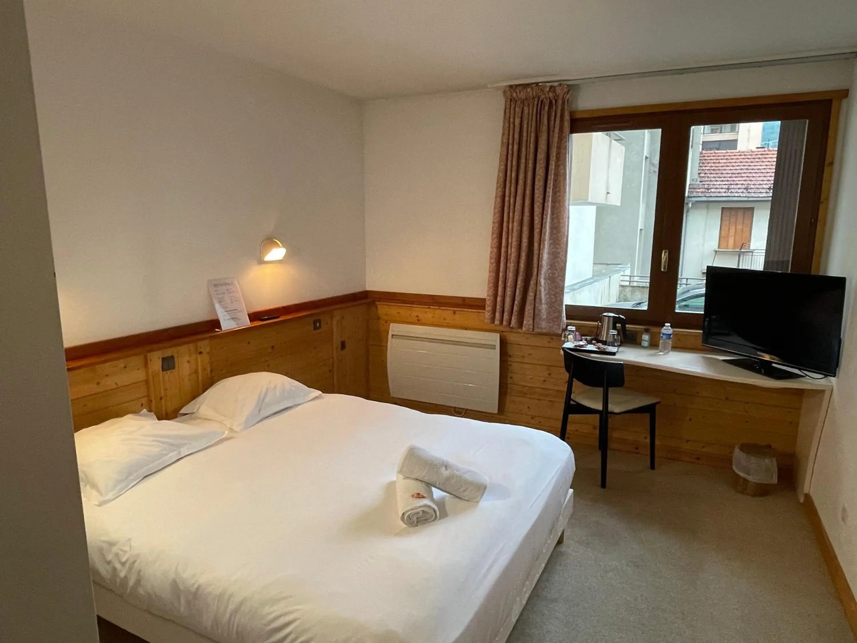 Double Room in Cit'Hôtel le Welcome Double Room in Cit'Hôtel le Welcome