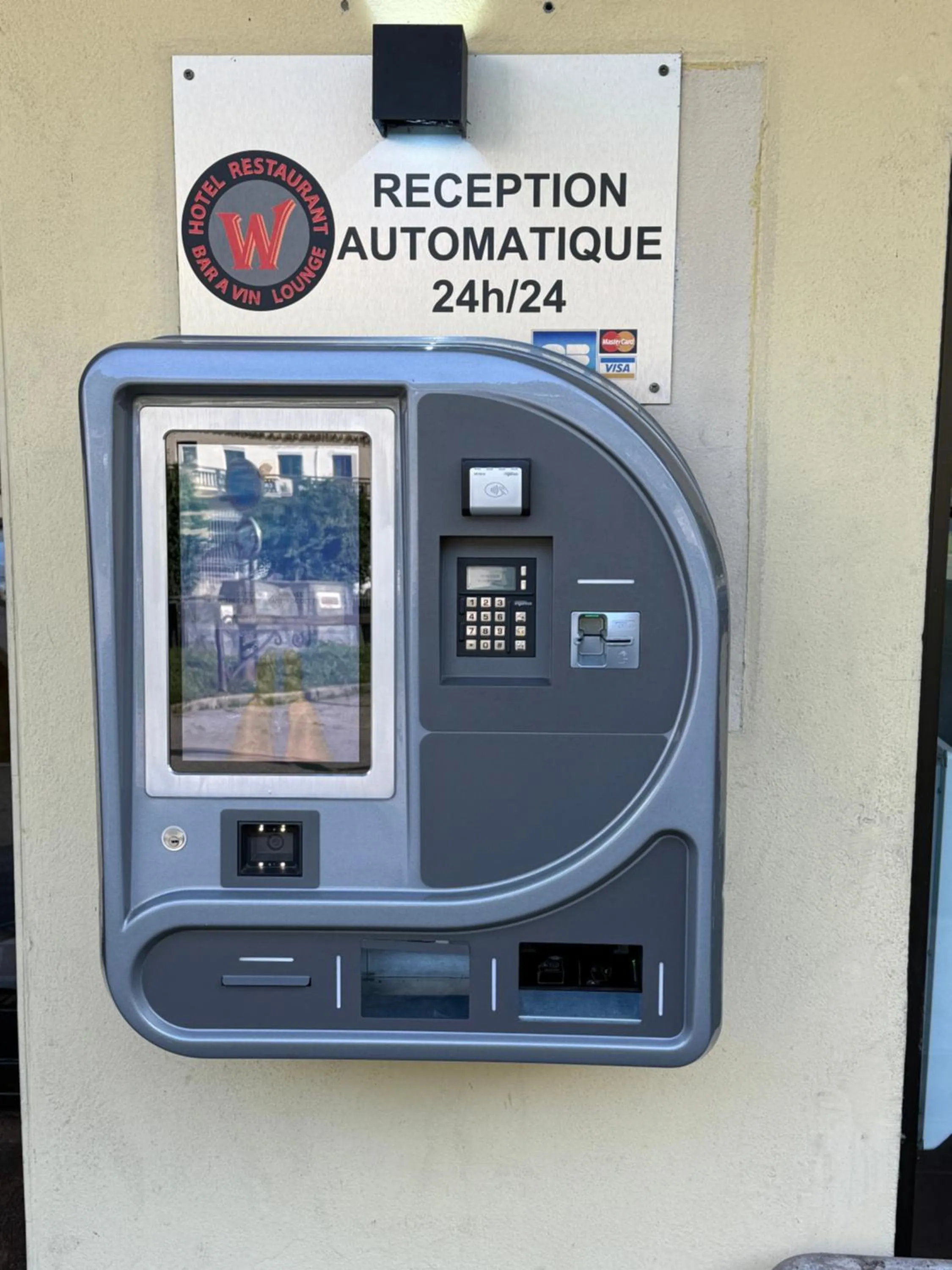 Lobby or reception in Cit'Hôtel le Welcome