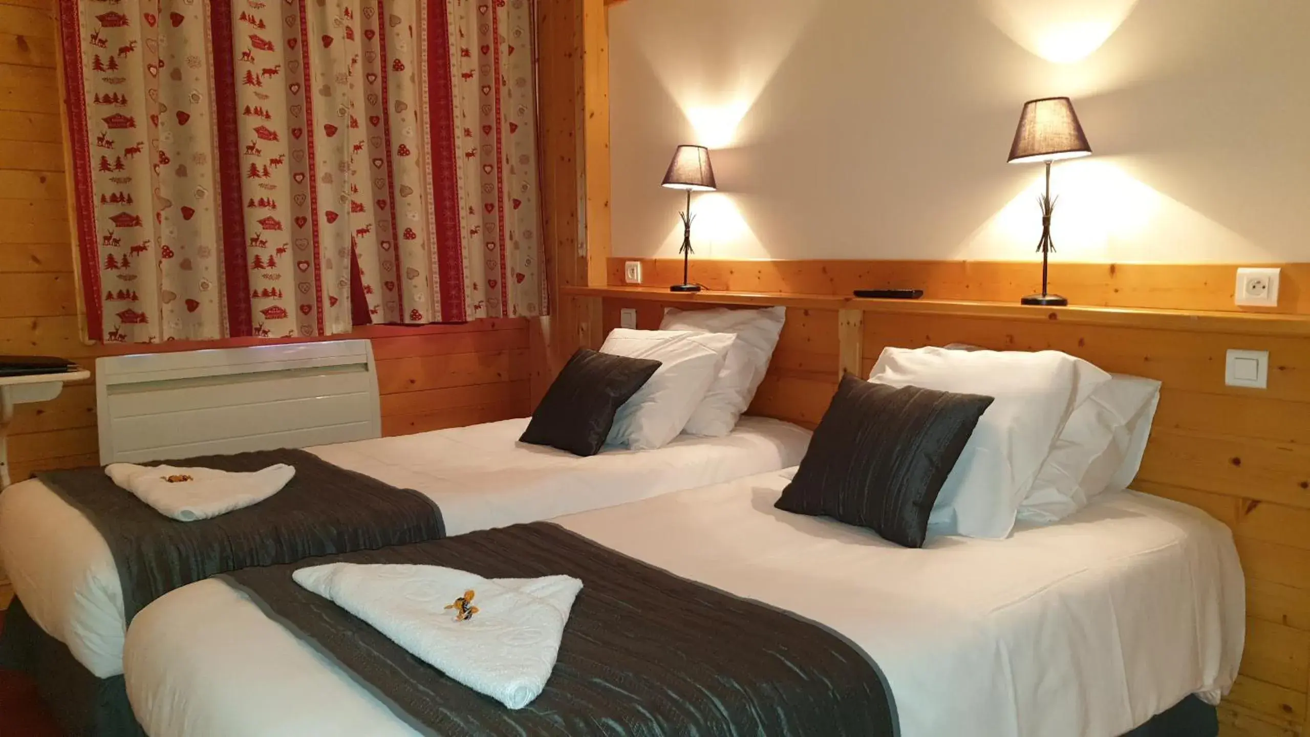 Superior Twin Room in Cit'Hôtel le Welcome Superior Twin Room in Cit'Hôtel le Welcome