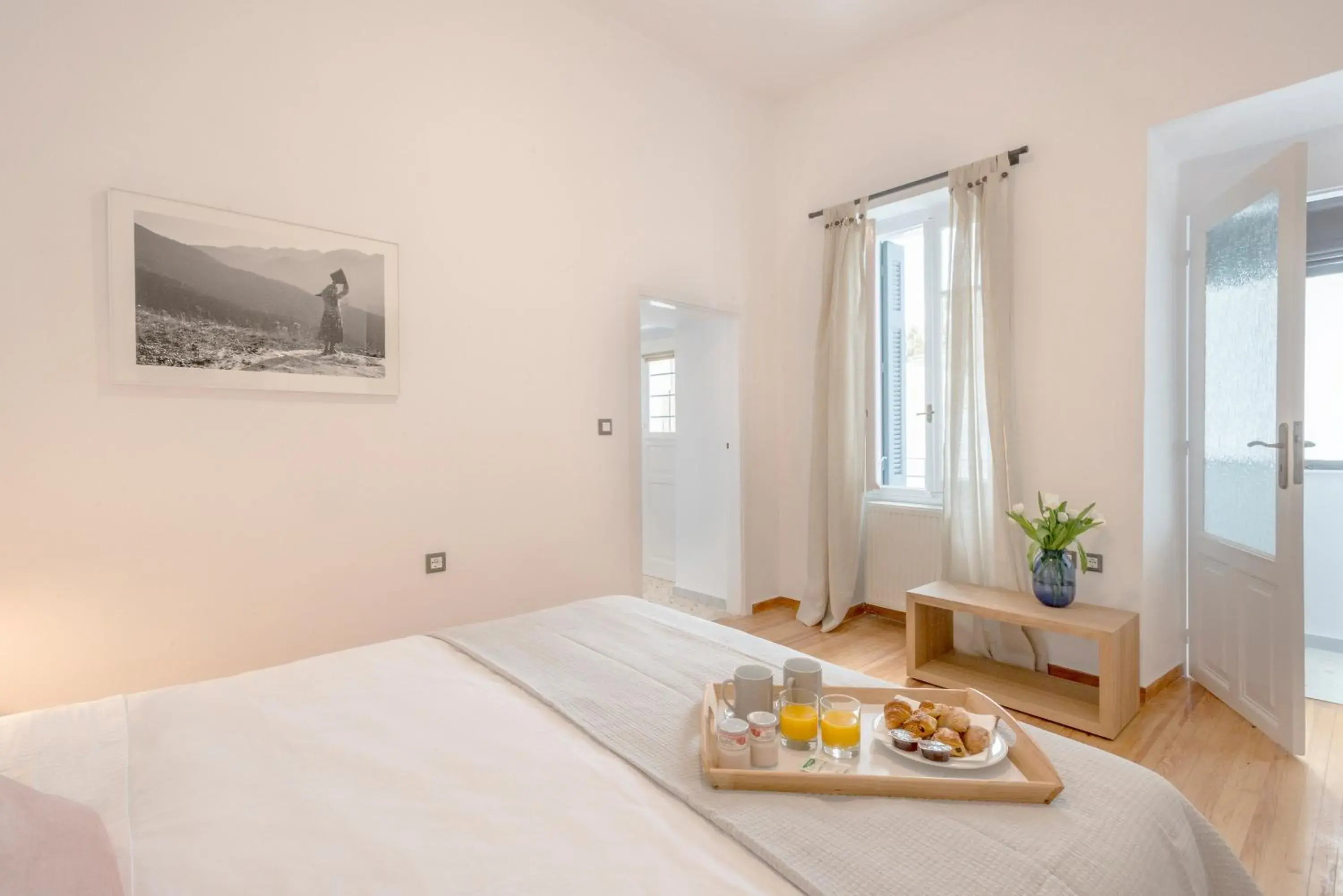 Apartment with Terrace over the Courtyard in Athens Residence Apartments Apartment with Terrace over the Courtyard in Athens Residence Apartments