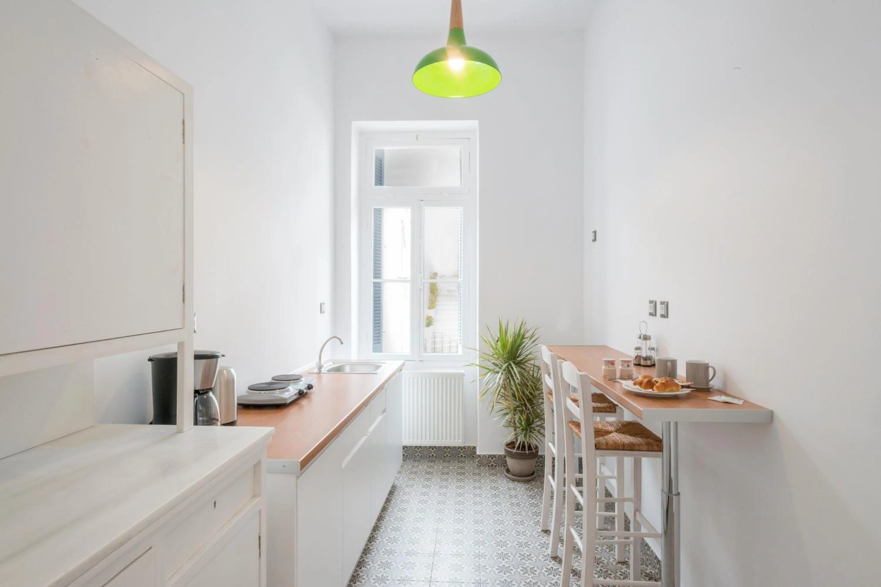Kitchen or kitchenette in Athens Residence Apartments