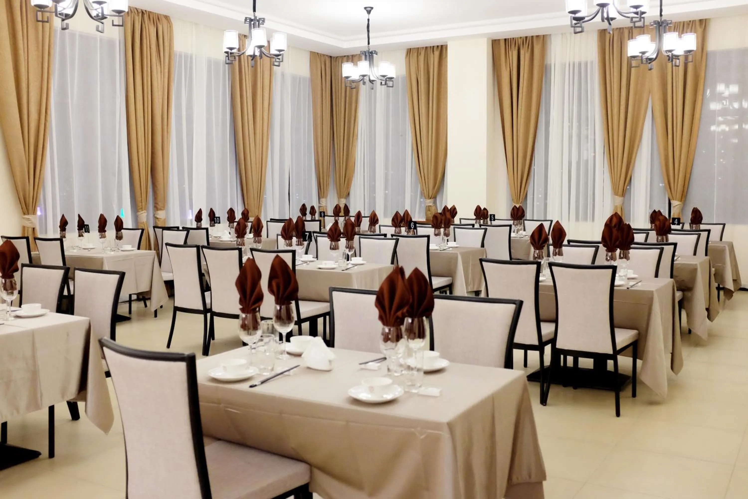 Restaurant/places to eat in Dmall Hotel