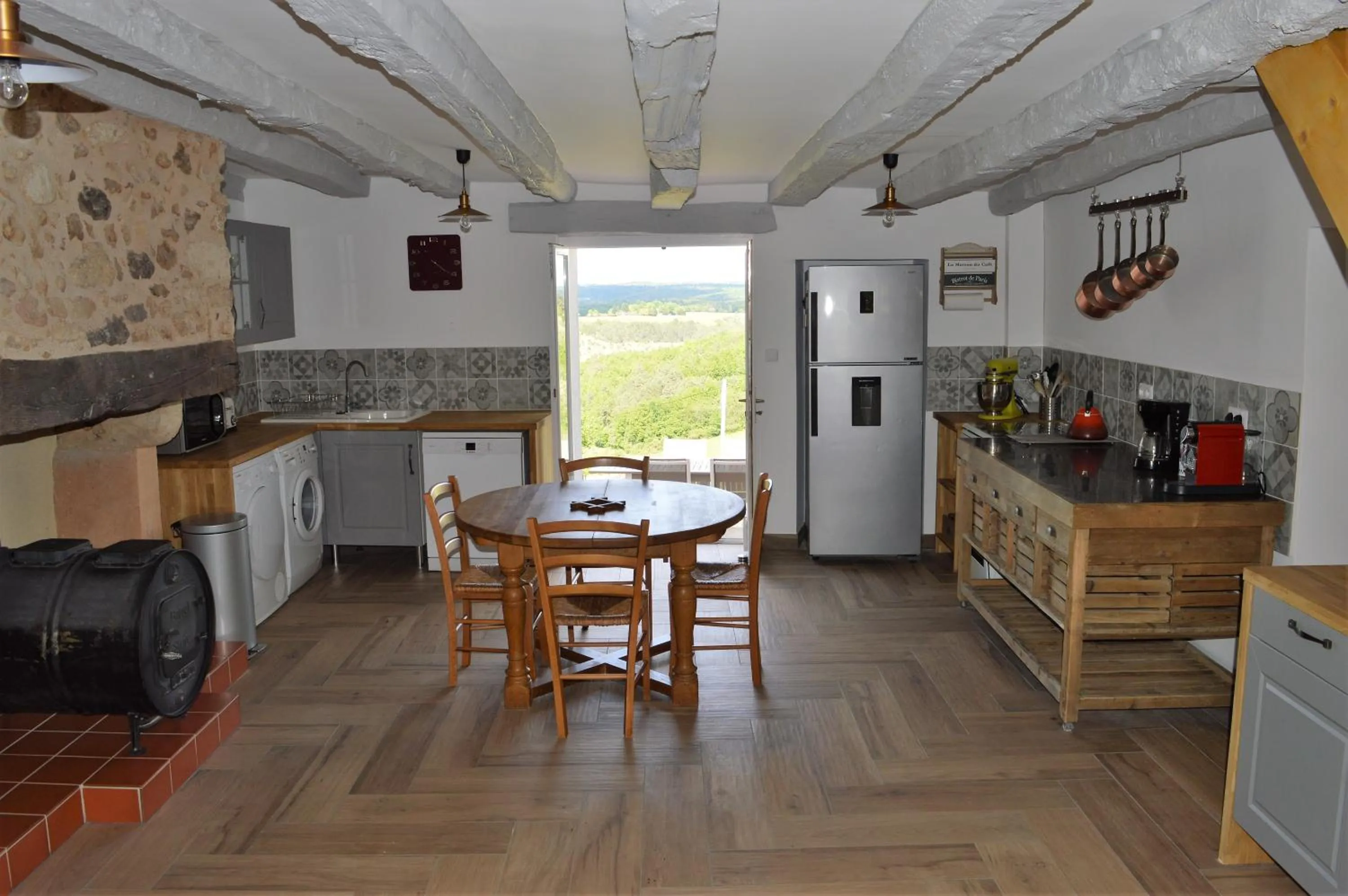 Coffee/tea facilities in Aux Volets Bleus Chez Mark & Sylvie