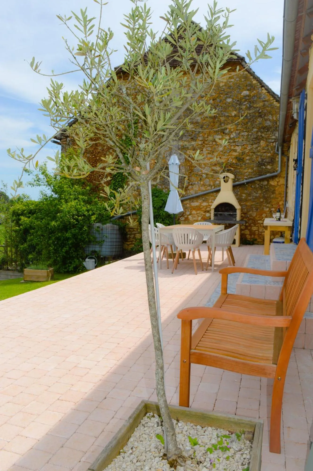 Patio in Aux Volets Bleus Chez Mark & Sylvie