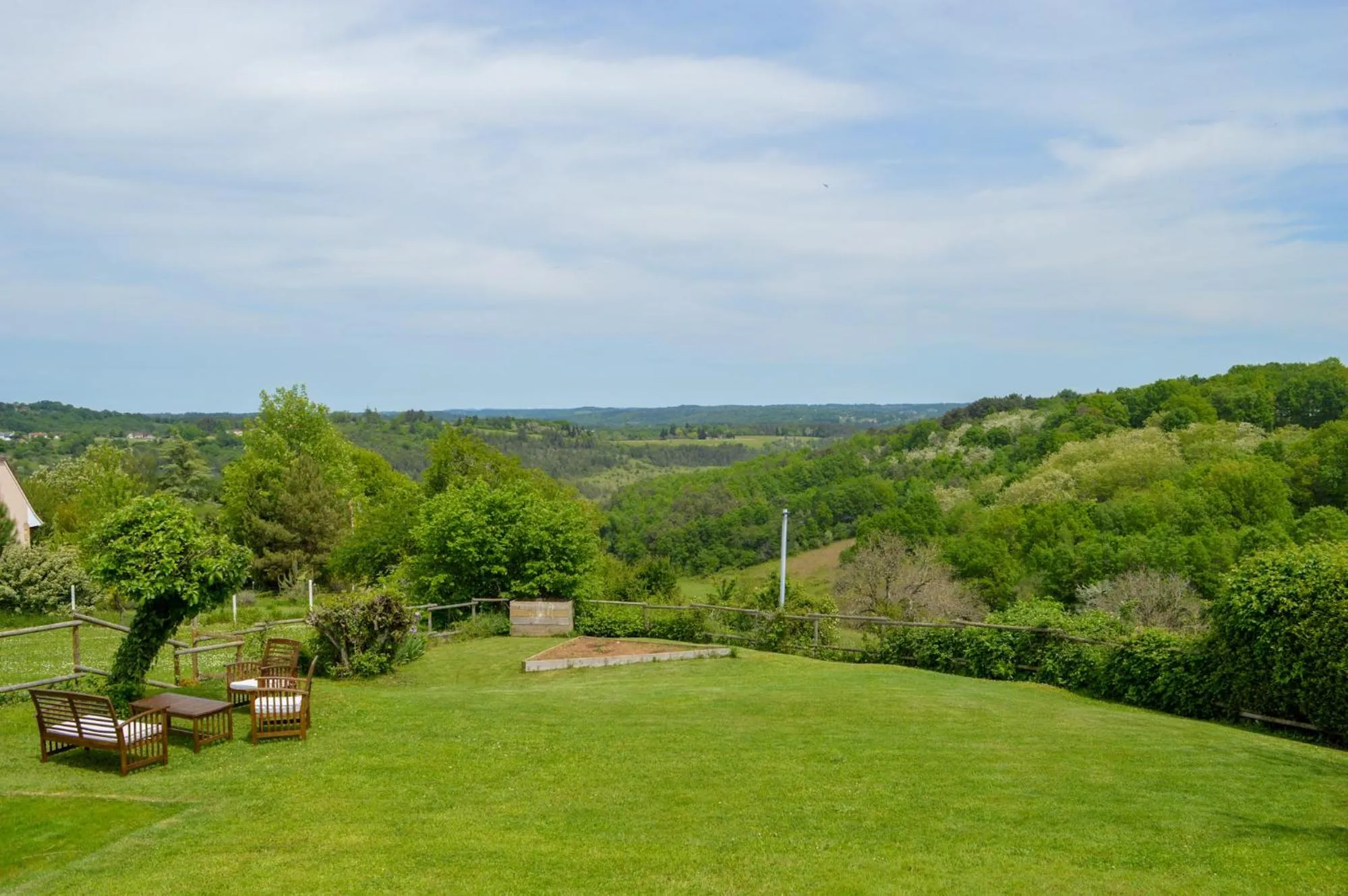 Garden view in Aux Volets Bleus Chez Mark & Sylvie