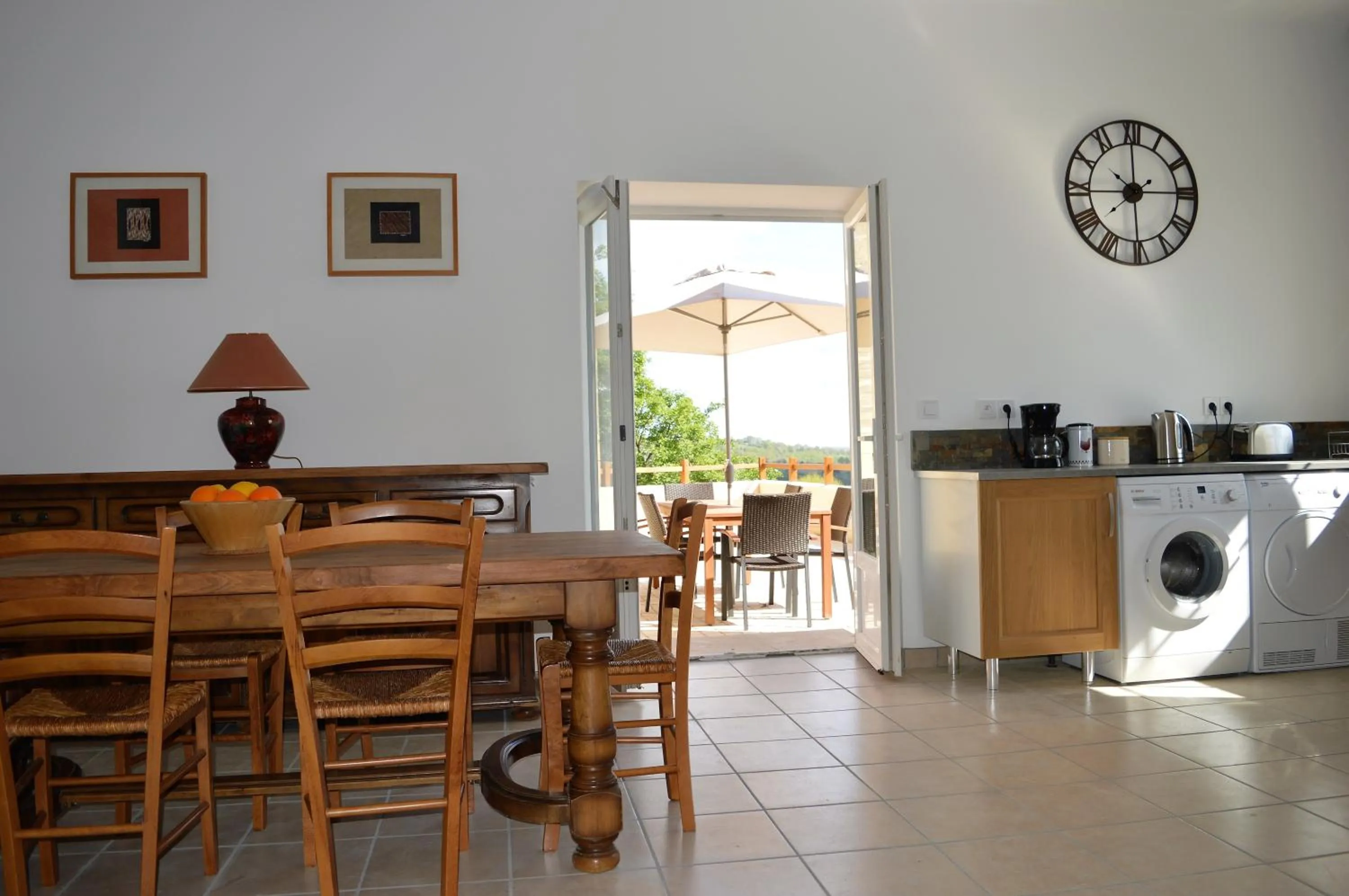 Coffee/tea facilities in Aux Volets Bleus Chez Mark & Sylvie