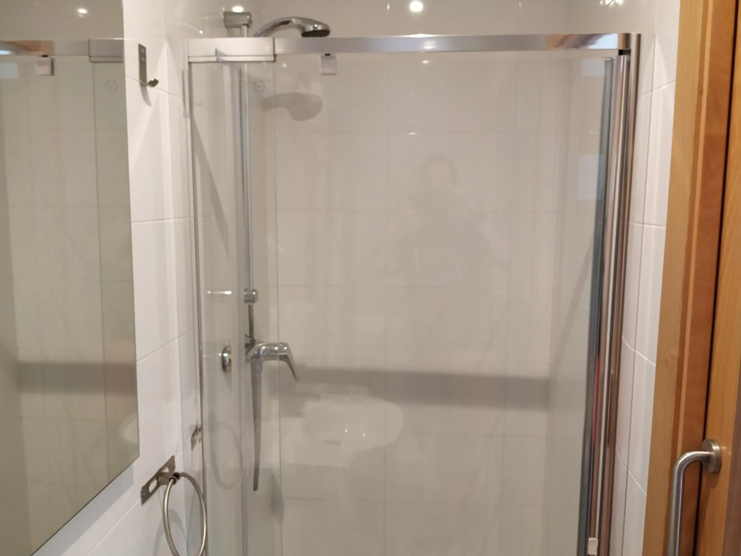 Shower in Hotel Pazo de Berbetoros