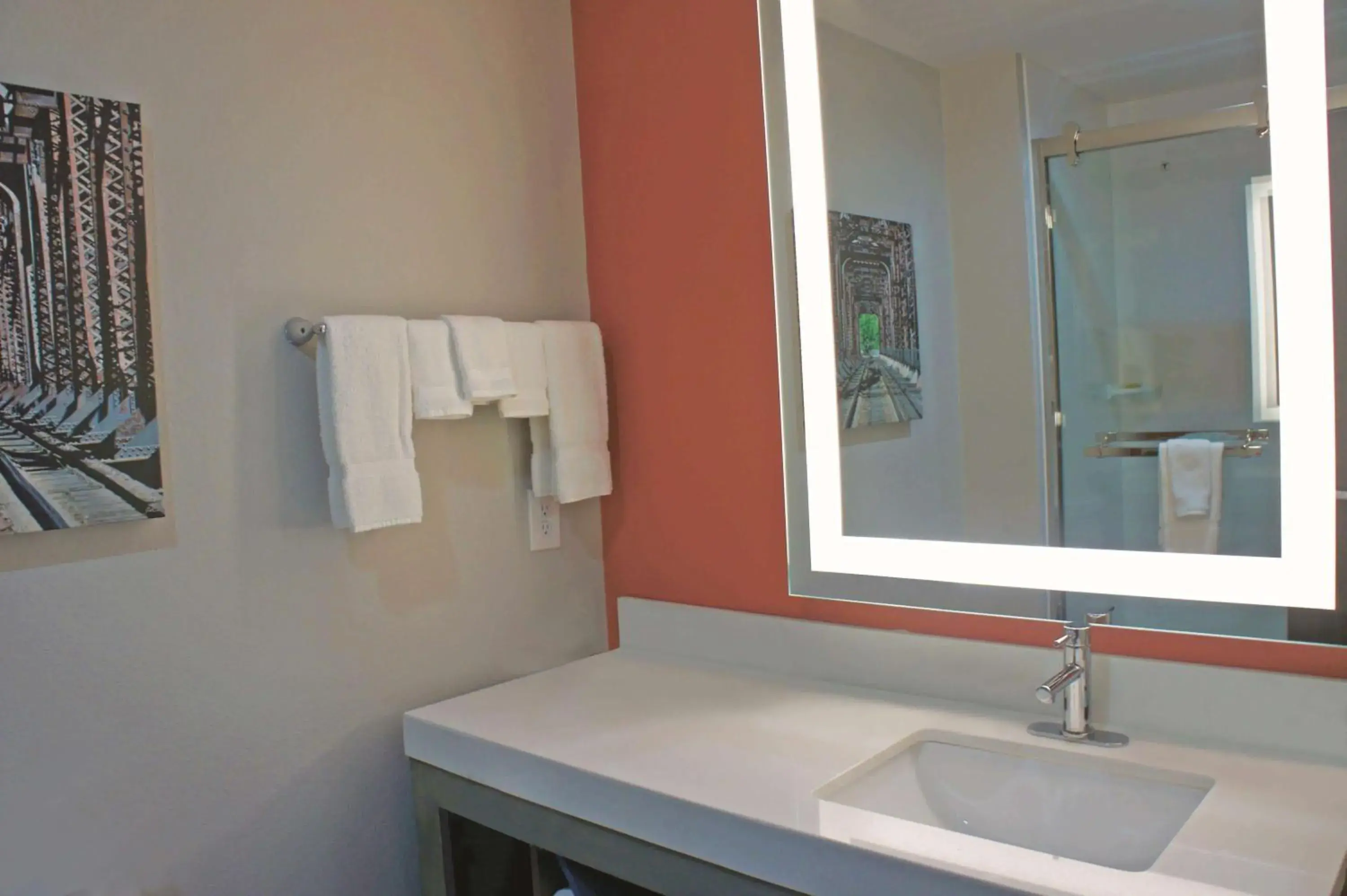 Photo of the whole room in La Quinta by Wyndham Pittsburg Photo of the whole room in La Quinta by Wyndham Pittsburg