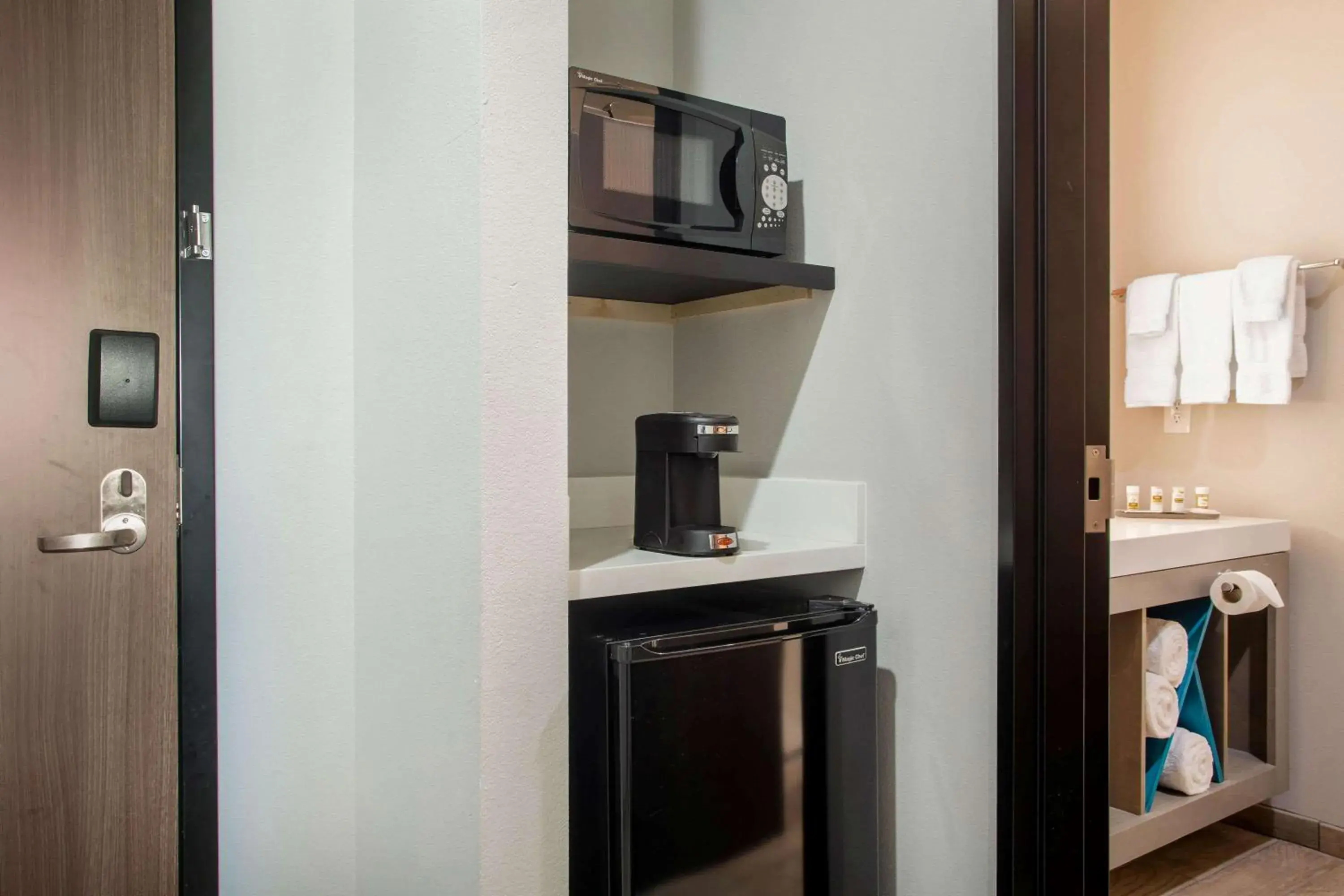 Photo of the whole room in La Quinta by Wyndham Pittsburg Photo of the whole room in La Quinta by Wyndham Pittsburg