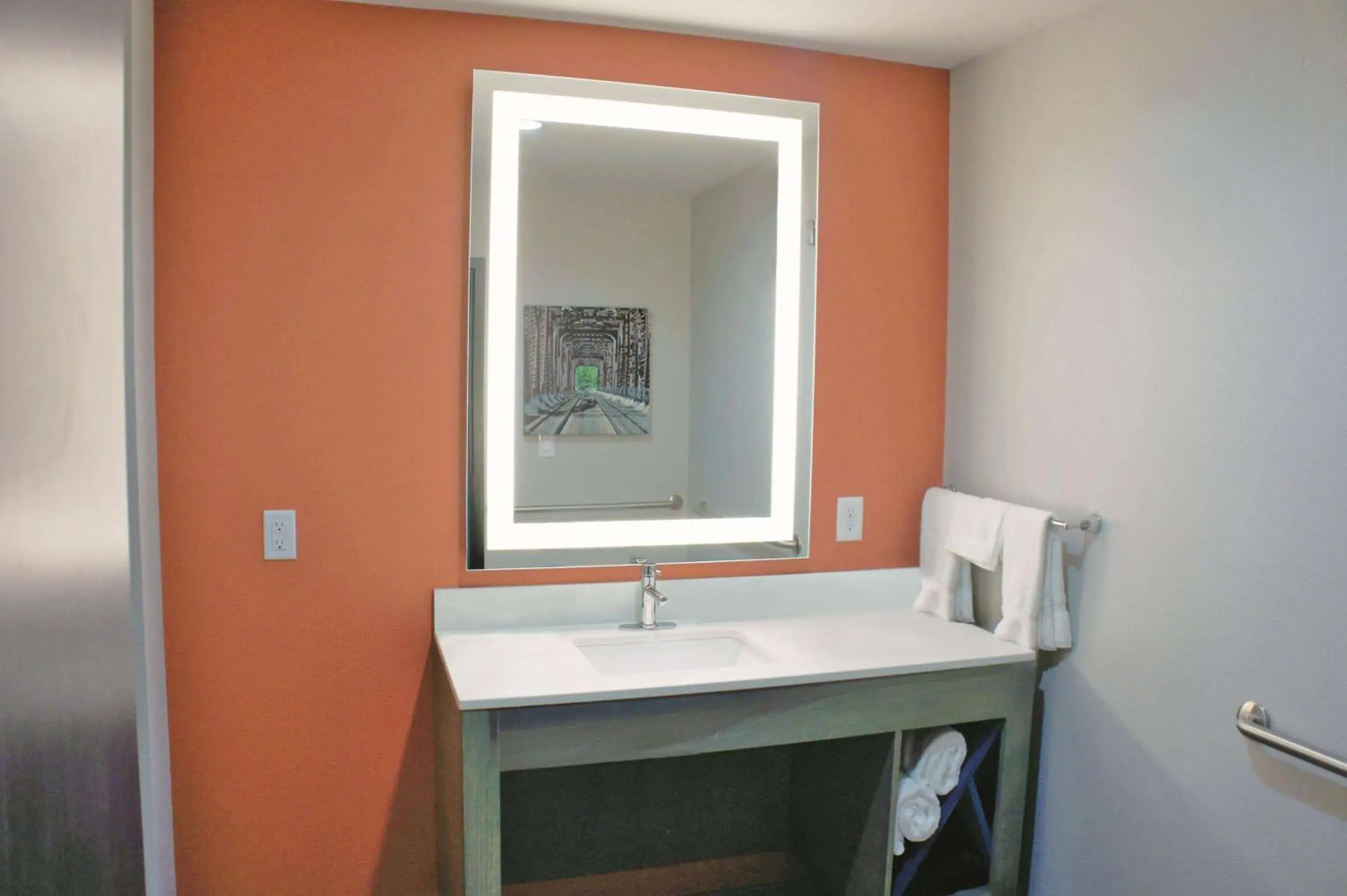 Photo of the whole room in La Quinta by Wyndham Pittsburg Photo of the whole room in La Quinta by Wyndham Pittsburg