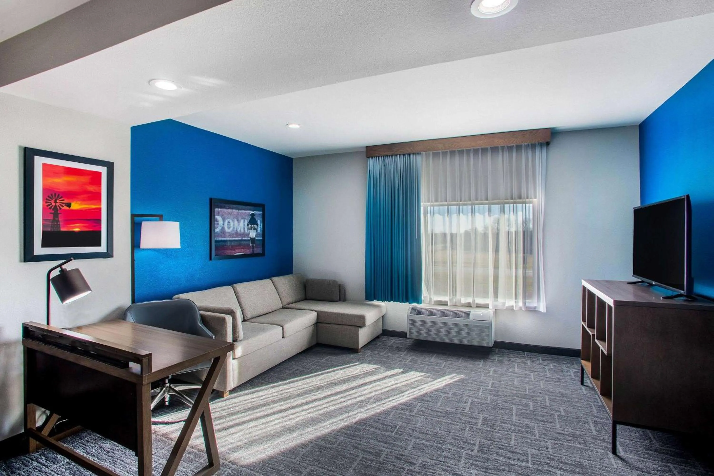 Photo of the whole room in La Quinta by Wyndham Pittsburg