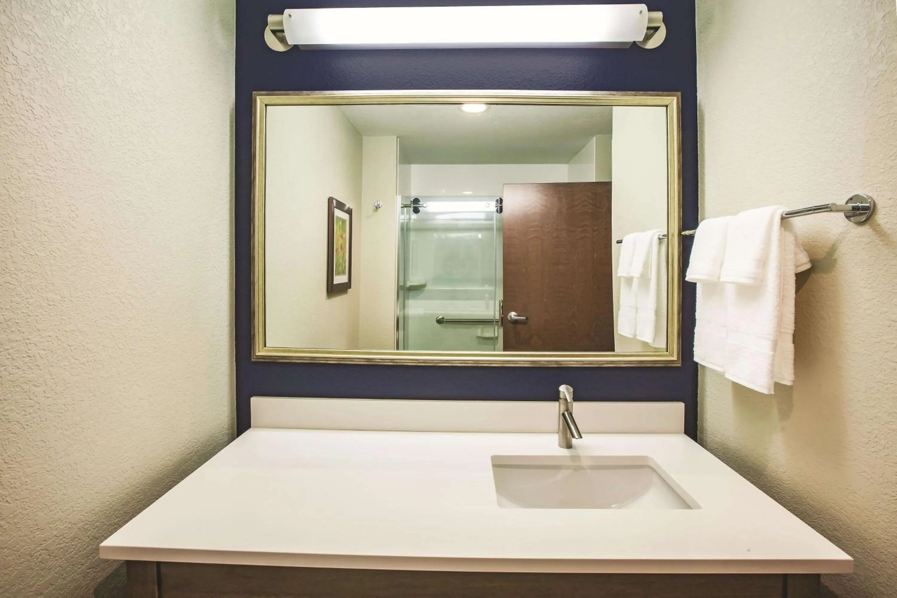 Photo of the whole room in La Quinta by Wyndham Wichita Northeast