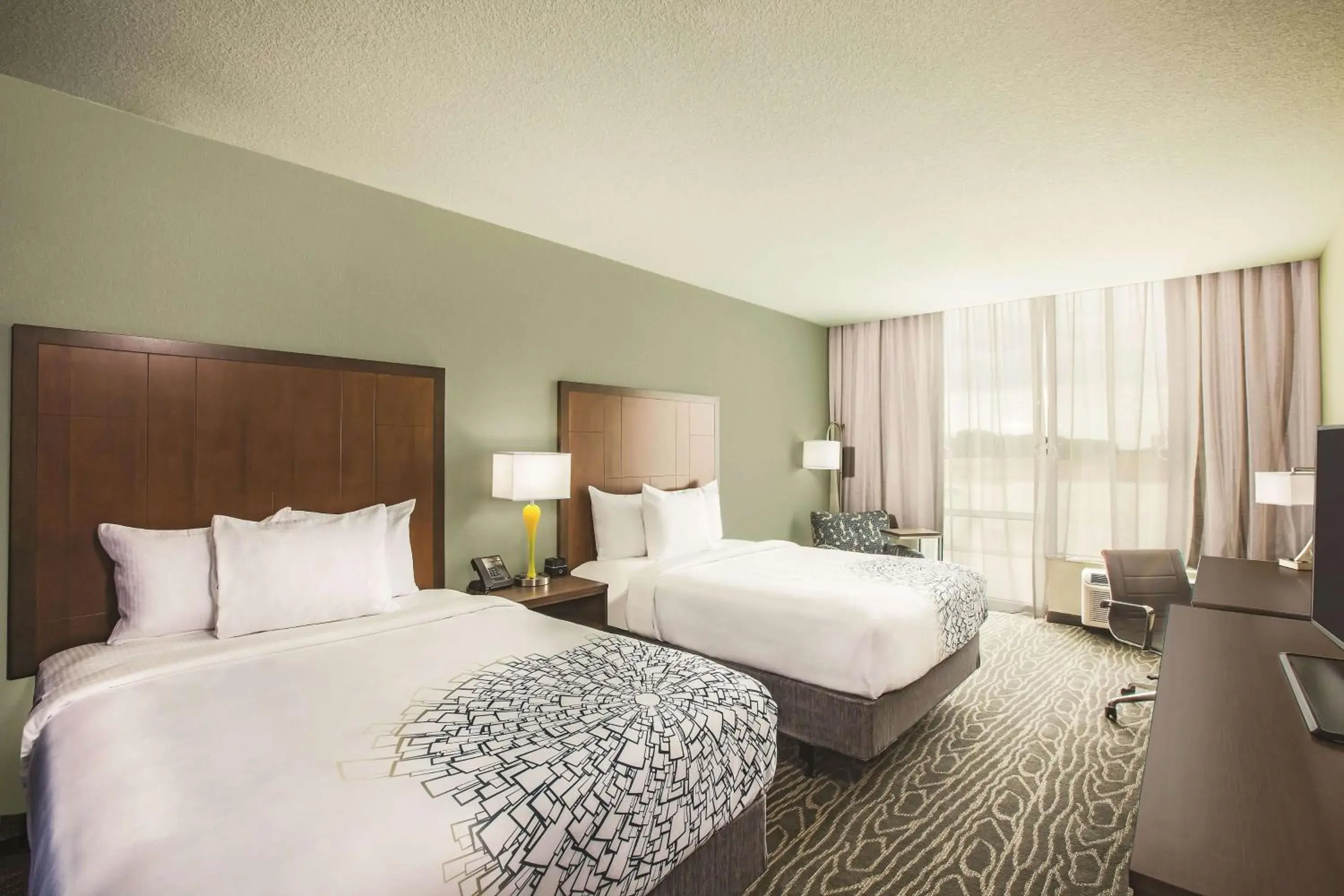 Photo of the whole room, Bed in La Quinta by Wyndham Wichita Northeast Photo of the whole room, Bed in La Quinta by Wyndham Wichita Northeast