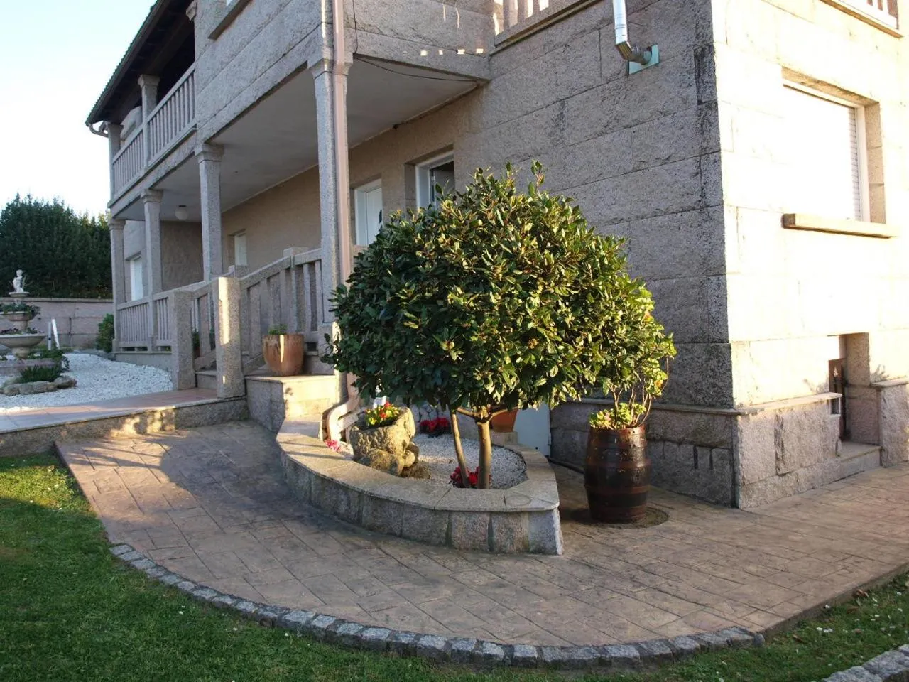 Property building in Chan da Vella