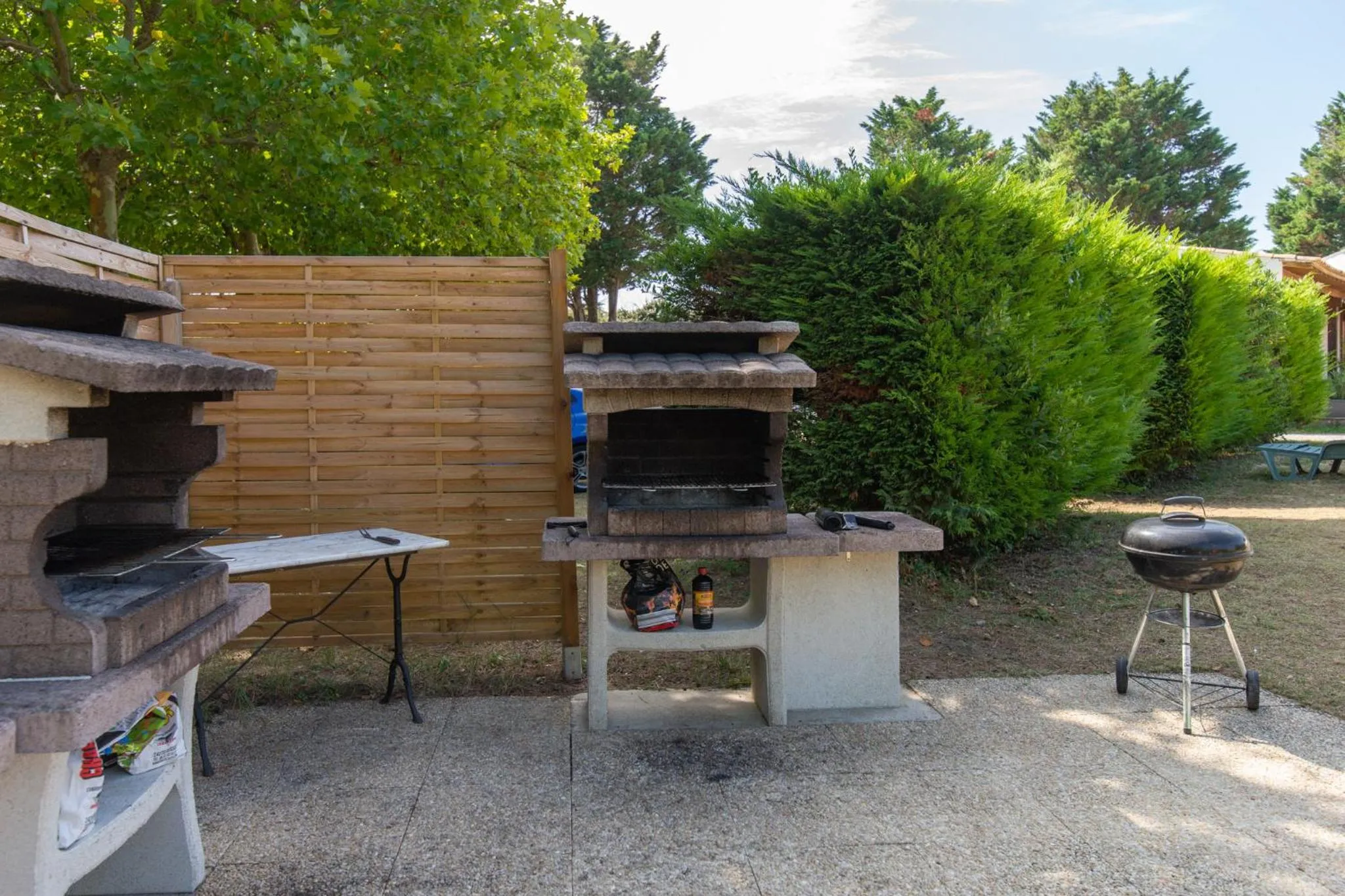 BBQ facilities in Camping Les Maraises