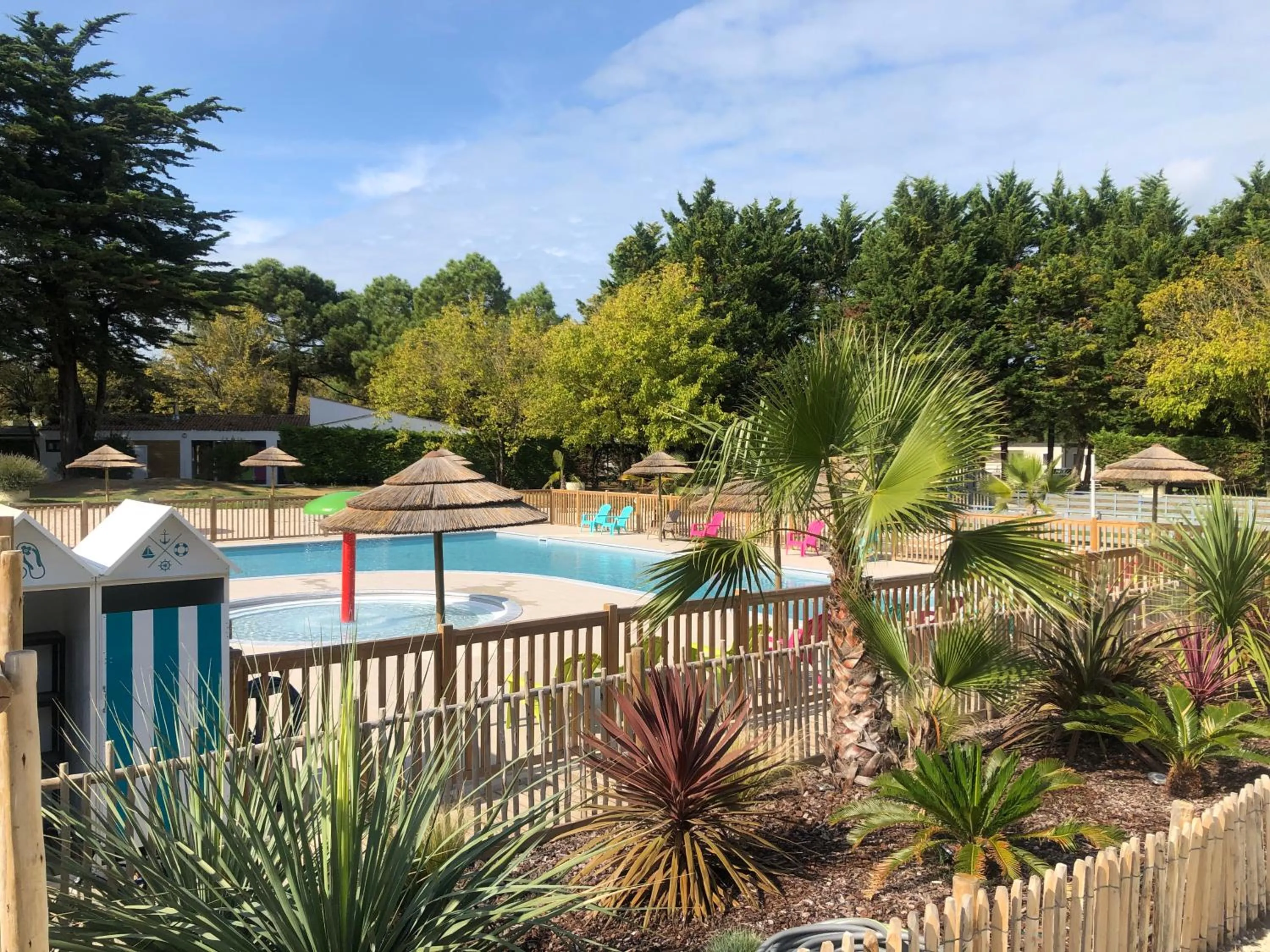 Swimming pool in Camping Les Maraises