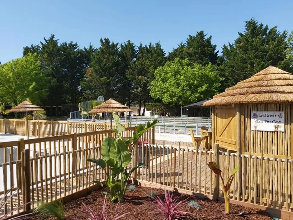 Swimming pool in Camping Les Maraises