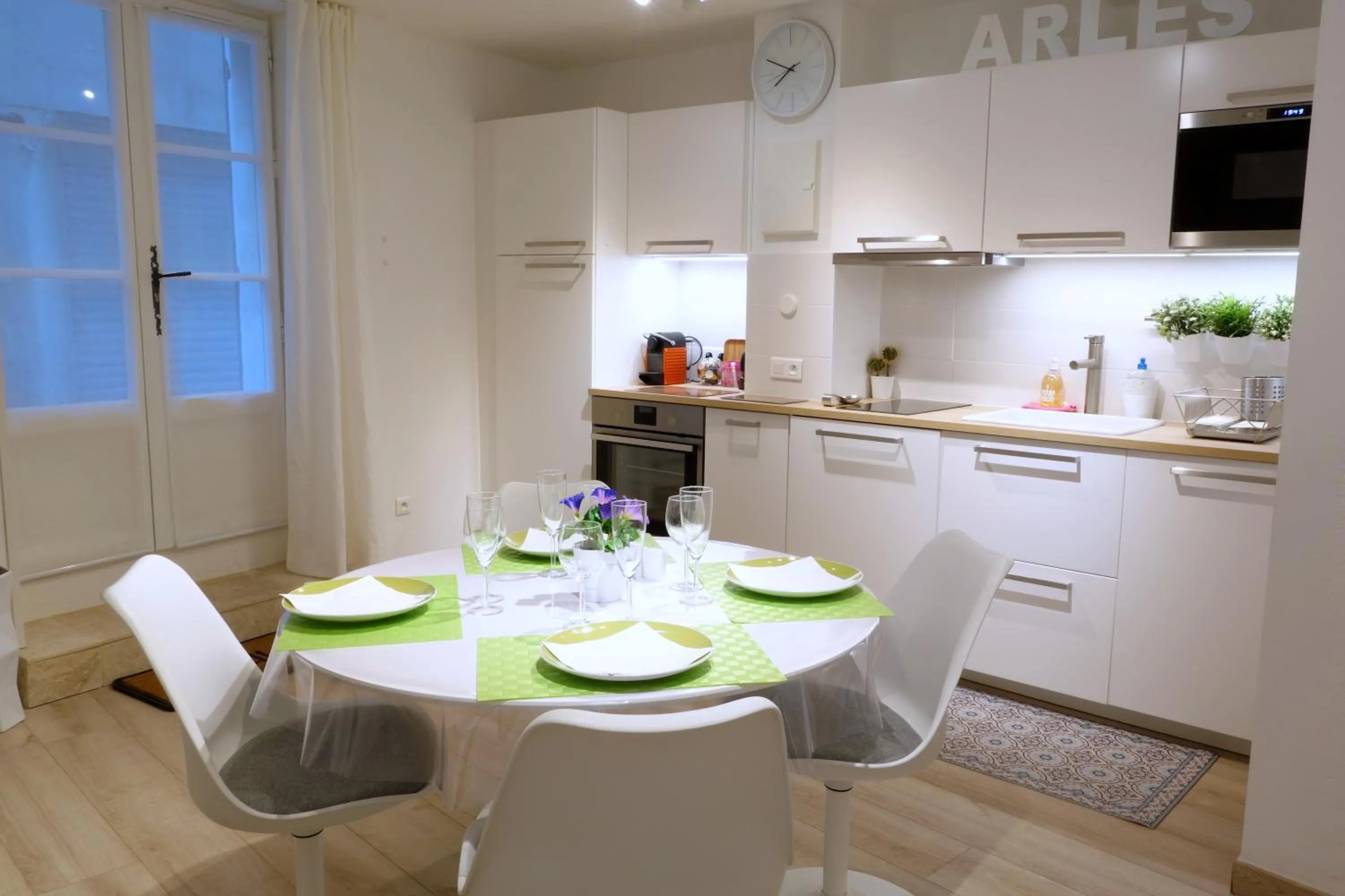 Coffee/tea facilities in Arles Getaway - La Suite Arlésienne