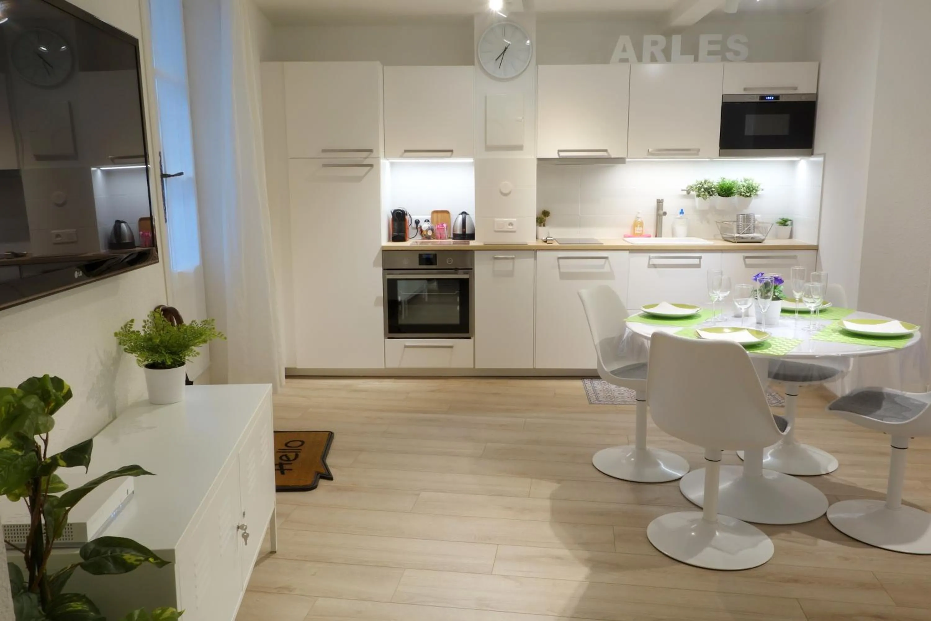 Arles Getaway - La Suite Arlésienne