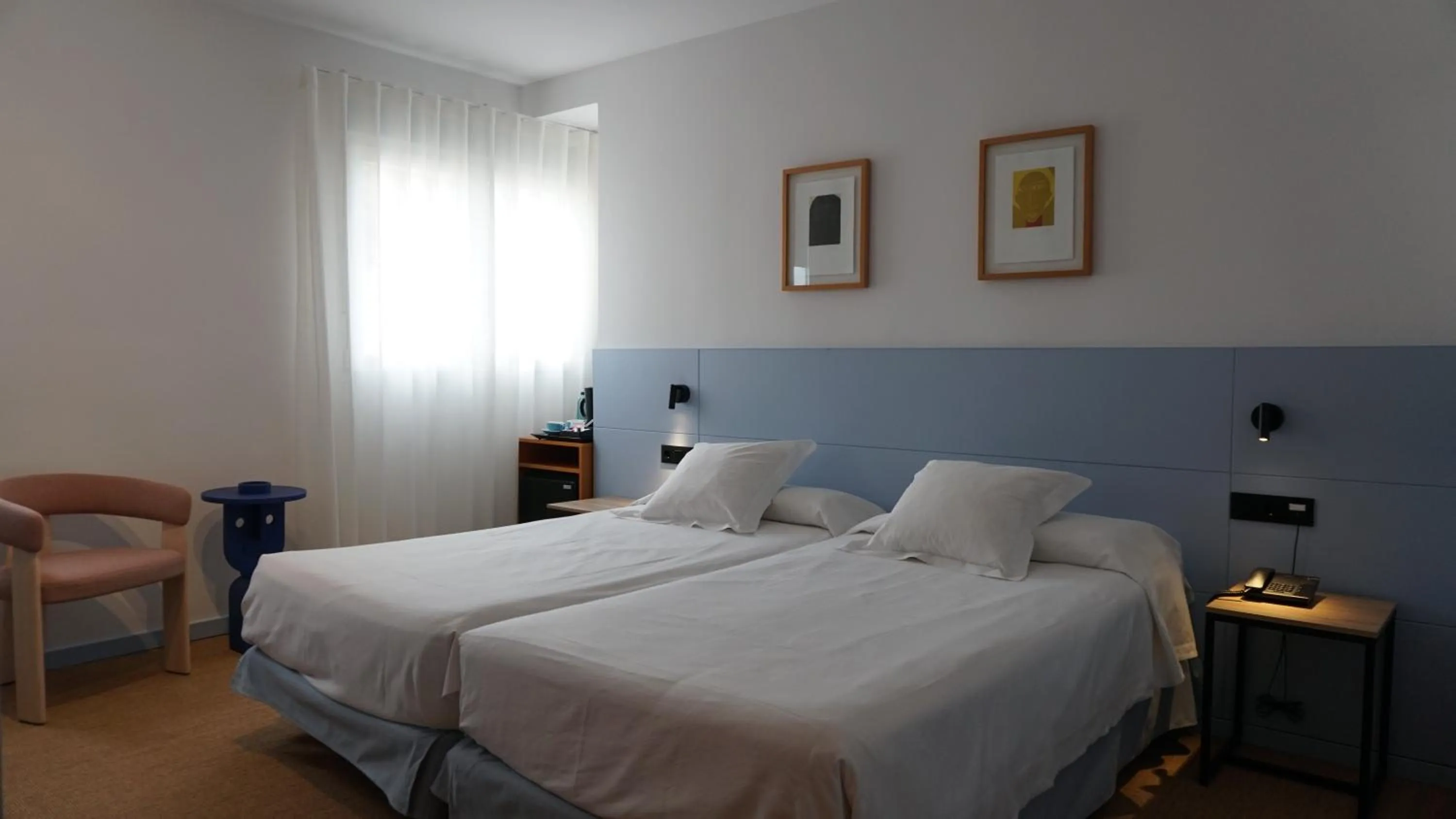 Photo of the whole room, Bed in Hotel Miramar Valencia