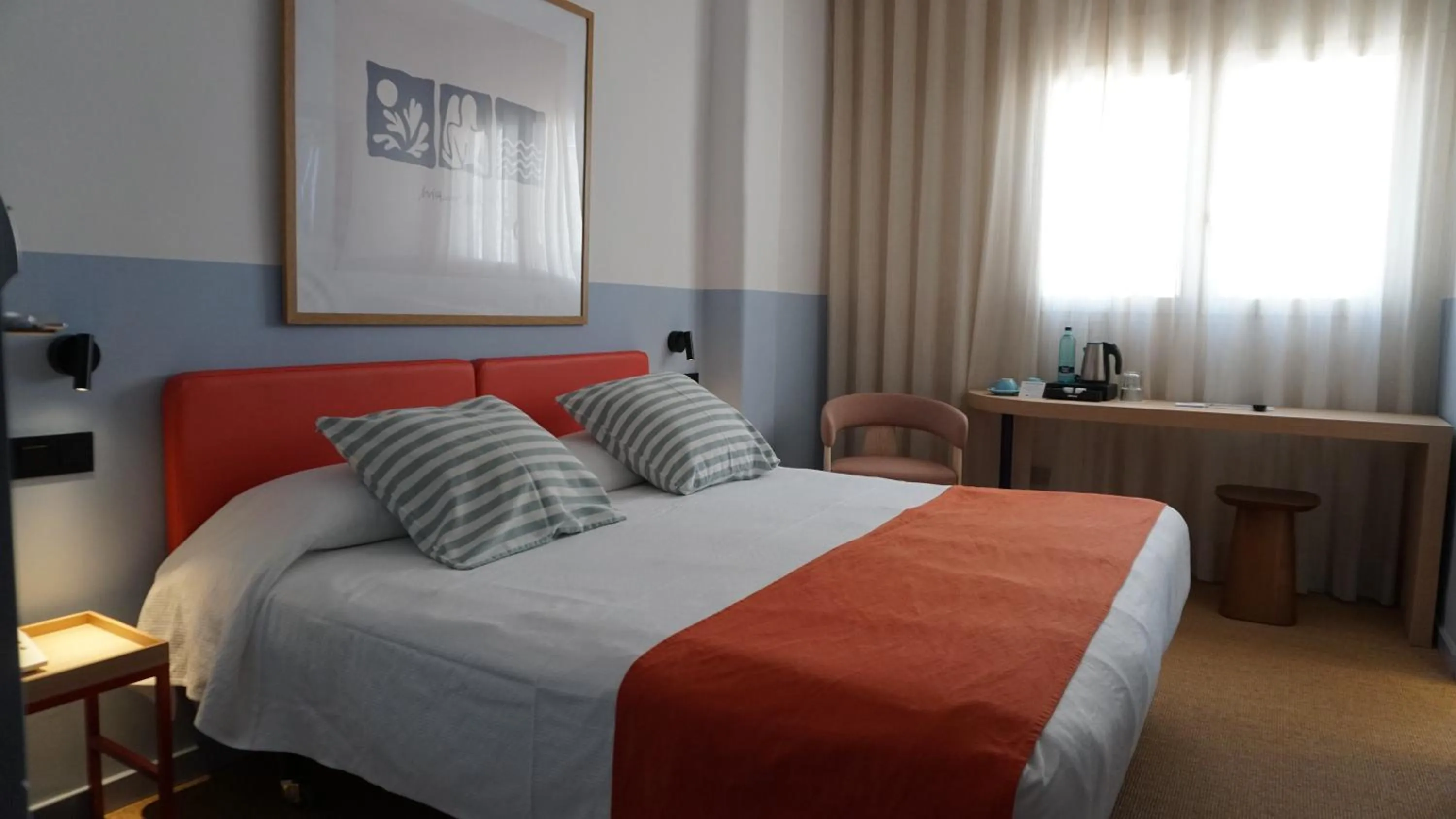 Photo of the whole room, Bed in Hotel Miramar Valencia