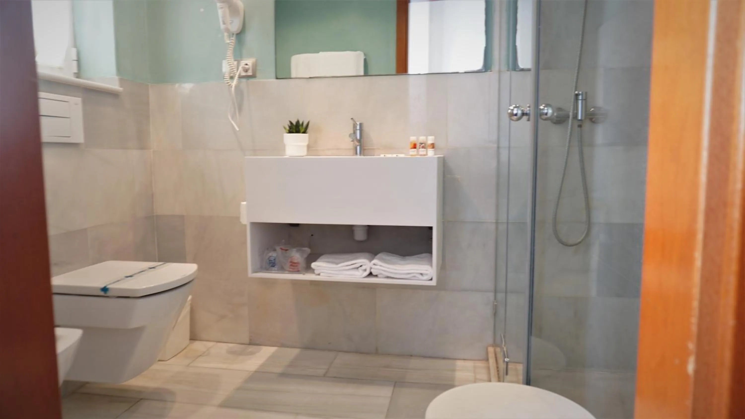 Bathroom in Hotel Miramar Valencia