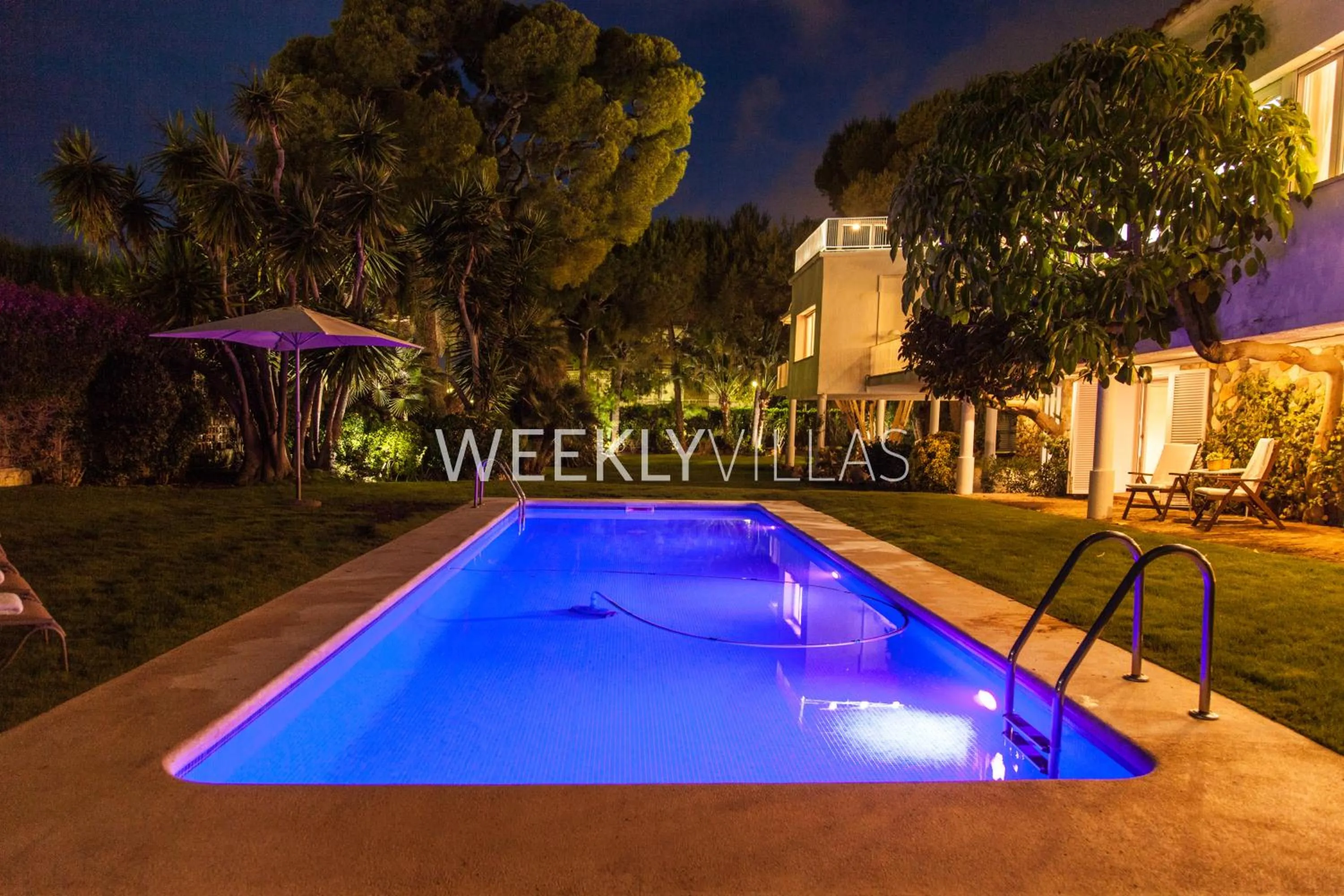 Night in Villa Sitges Tupinetti Beach at 1 min walk Amaizing Garden and View Center Sitges 5 minutes walk NO NEED CAR