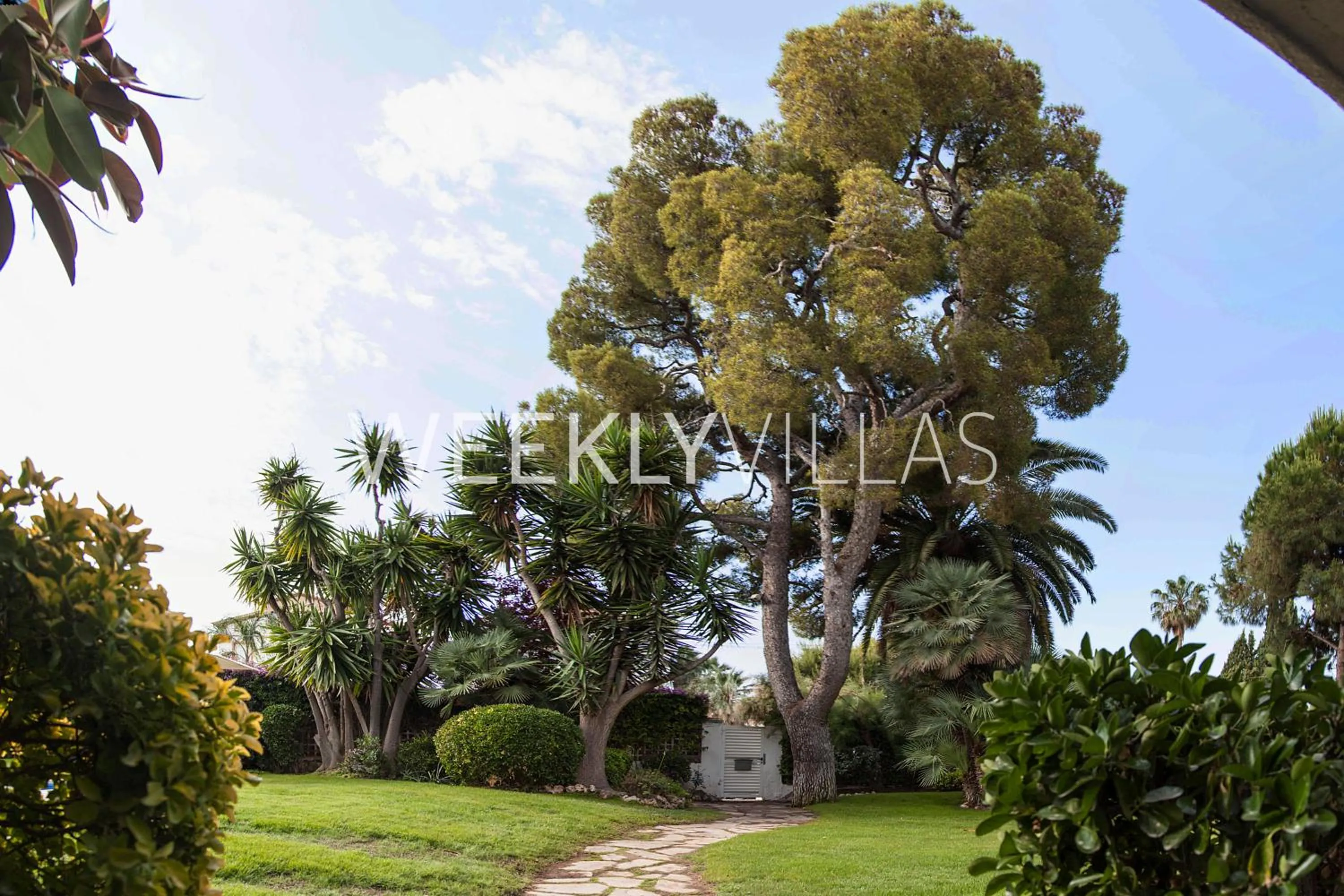 Property building in Villa Sitges Tupinetti Beach at 1 min walk Amaizing Garden and View Center Sitges 5 minutes walk NO NEED CAR