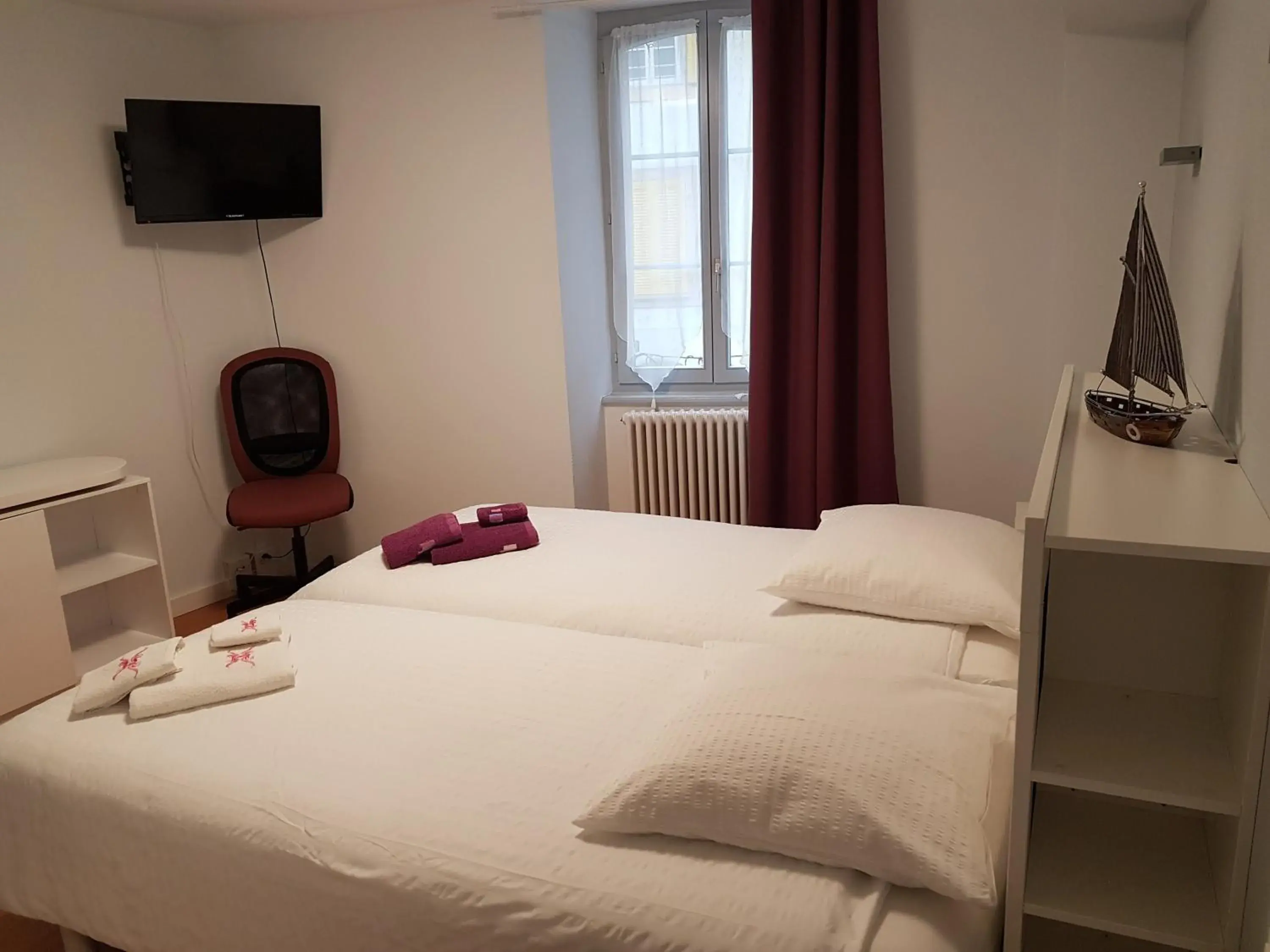 Twin Room - single occupancy in Hotel du Lac Grandson Twin Room - single occupancy in Hotel du Lac Grandson