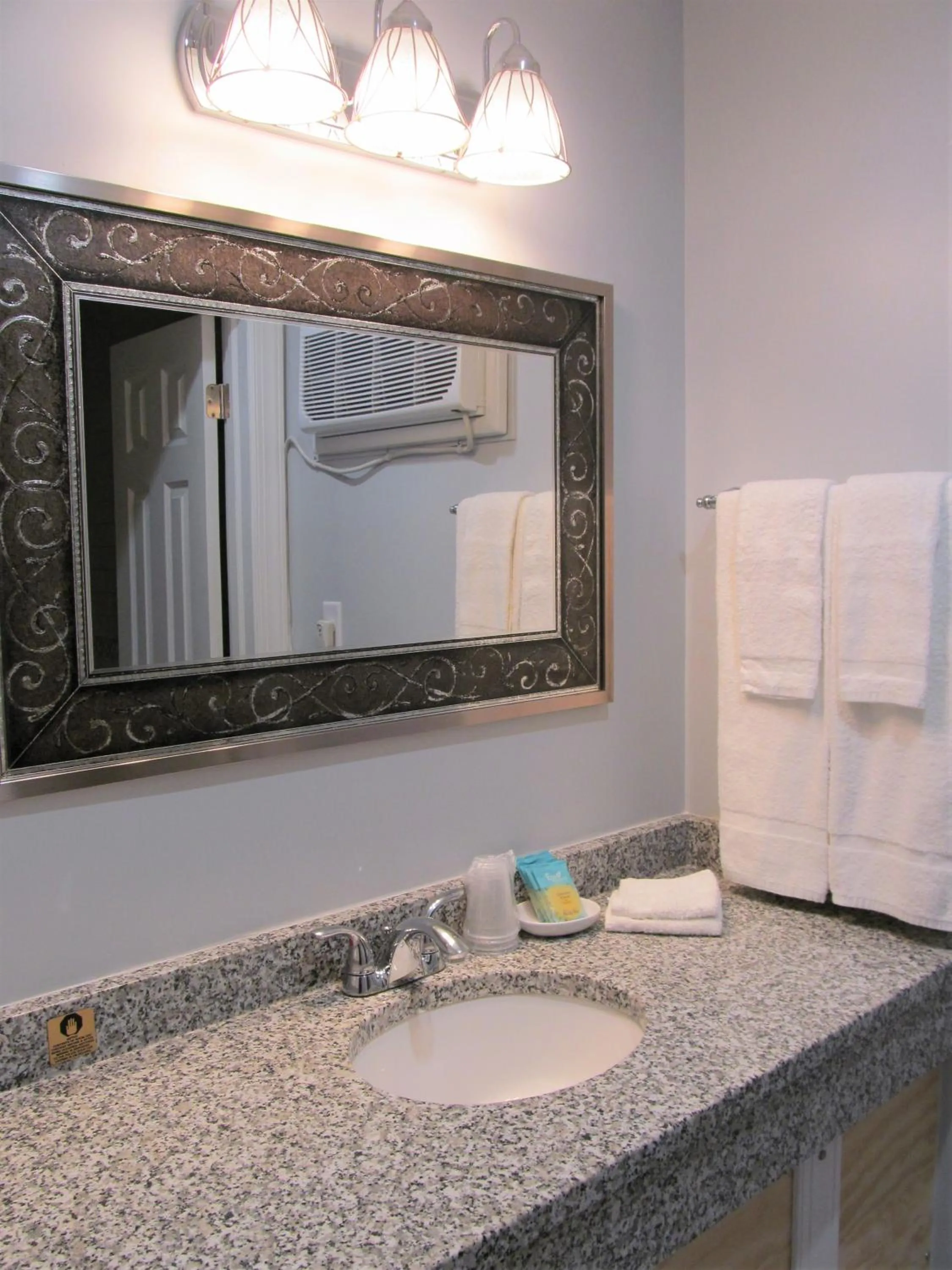 Bathroom in Rio Motel and Suites Wildwood Beach & Boardwalk