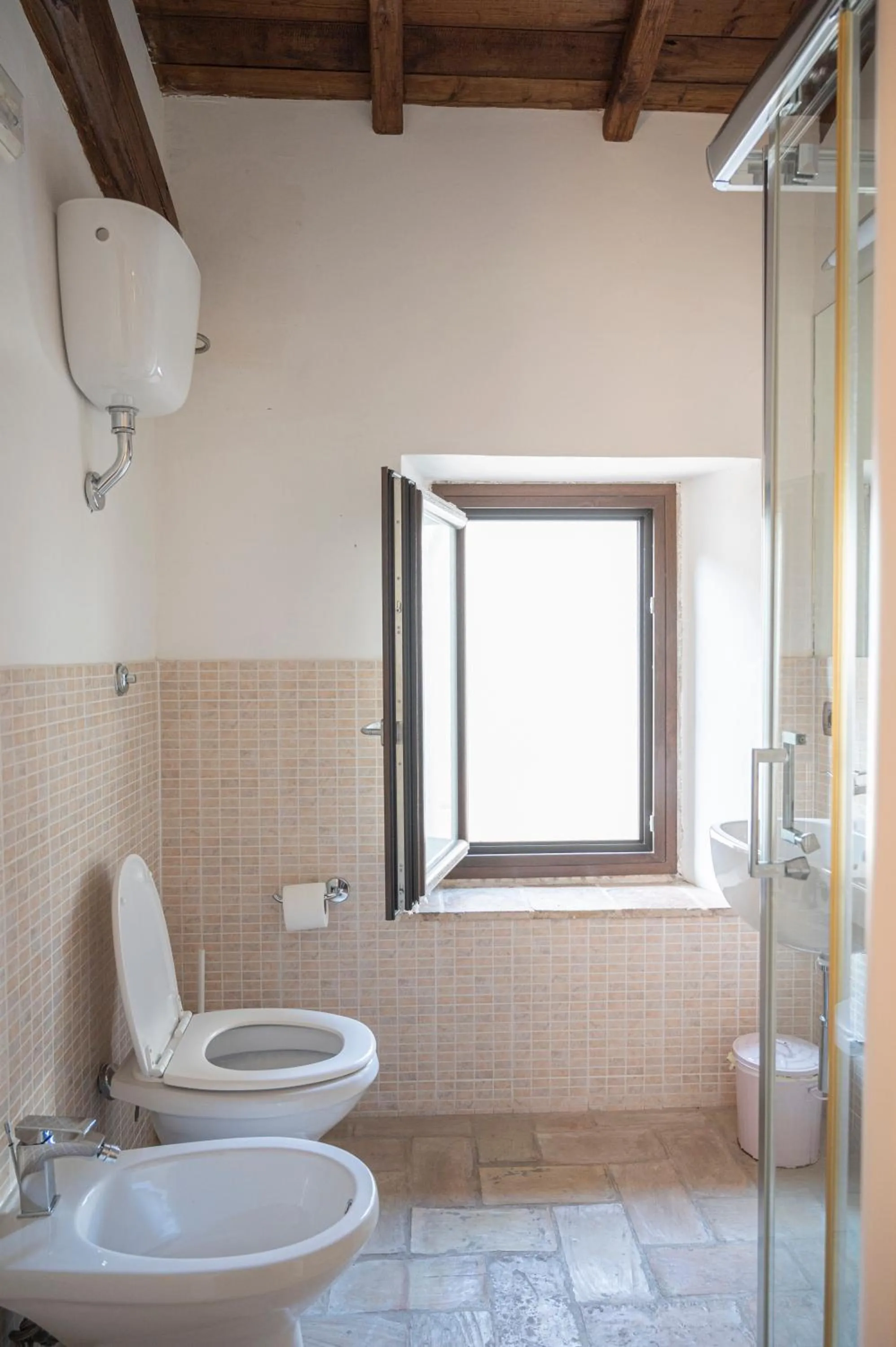 Toilet in Locanda Persei
