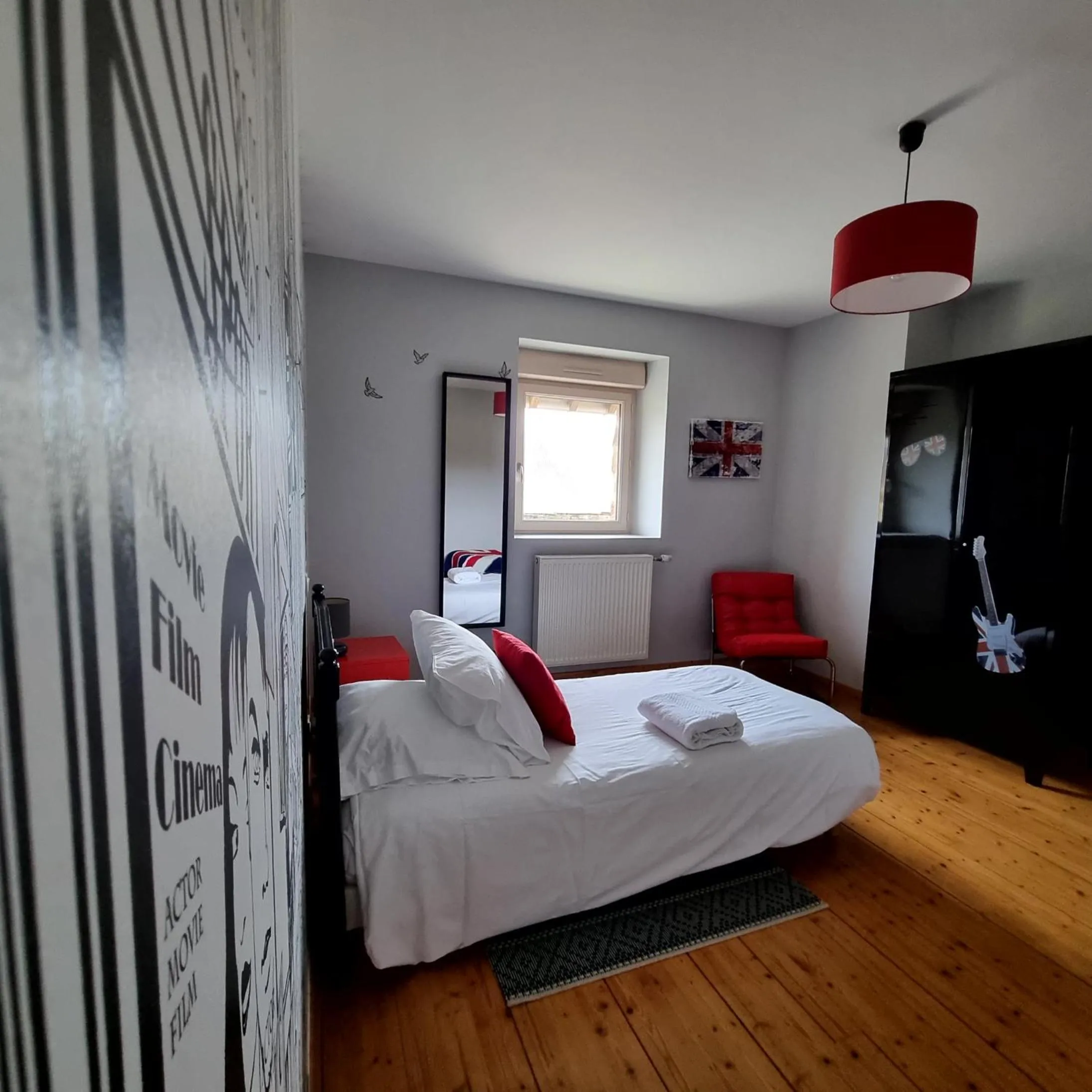 Photo of the whole room, Bed in Mon Pré Vert