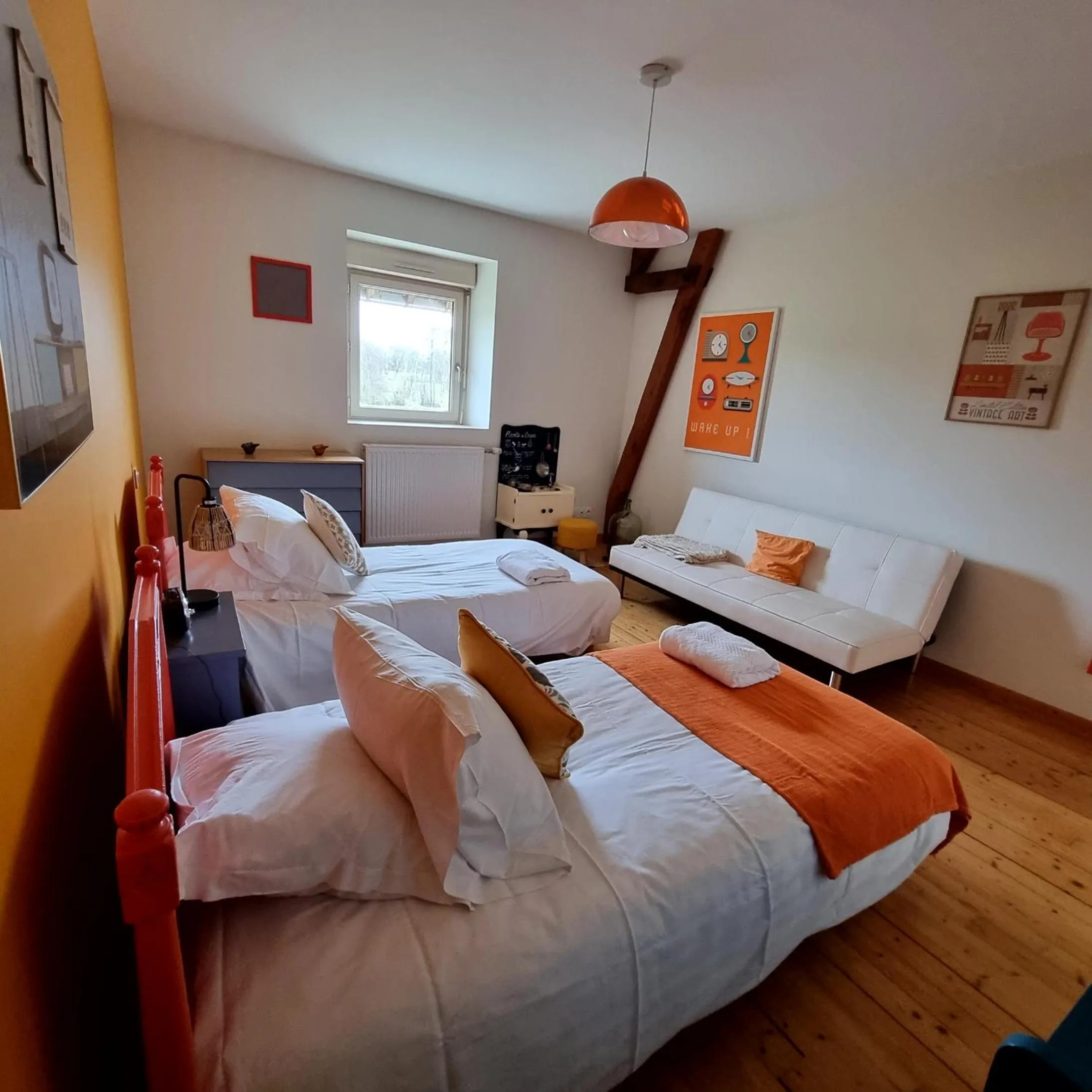 Photo of the whole room, Bed in Mon Pré Vert