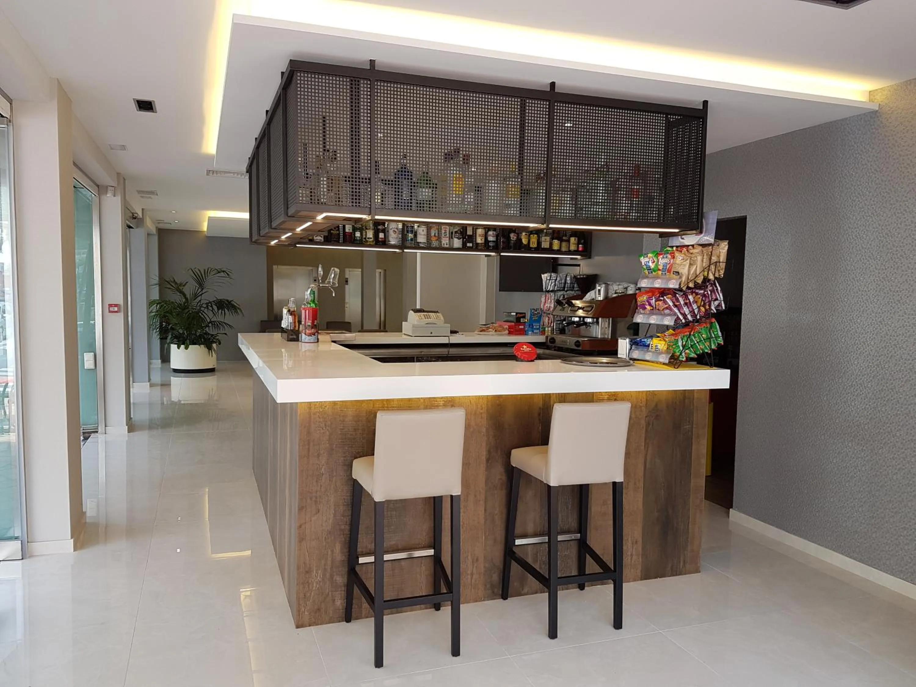 Lounge or bar in Hotel Perla