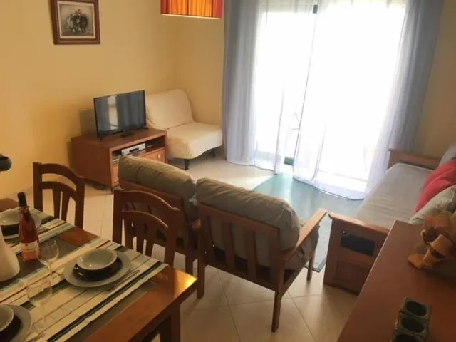 Communal lounge/ TV room, Bed in Coral