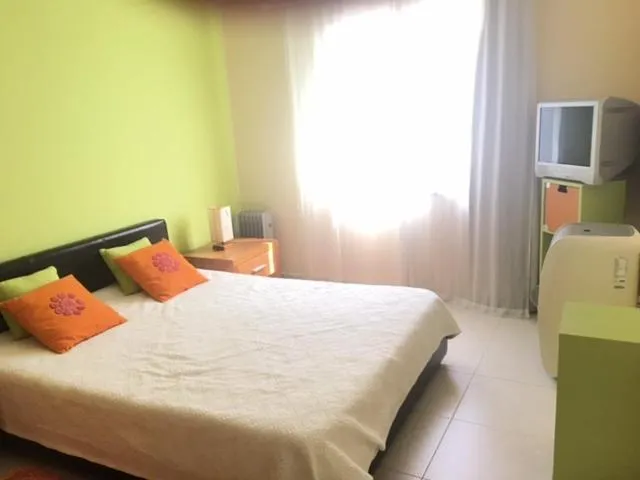 Bed in Coral