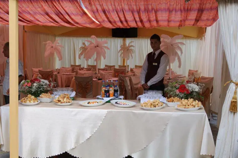 Restaurant/places to eat in Hotel Regal Restaurant/places to eat in Hotel Regal