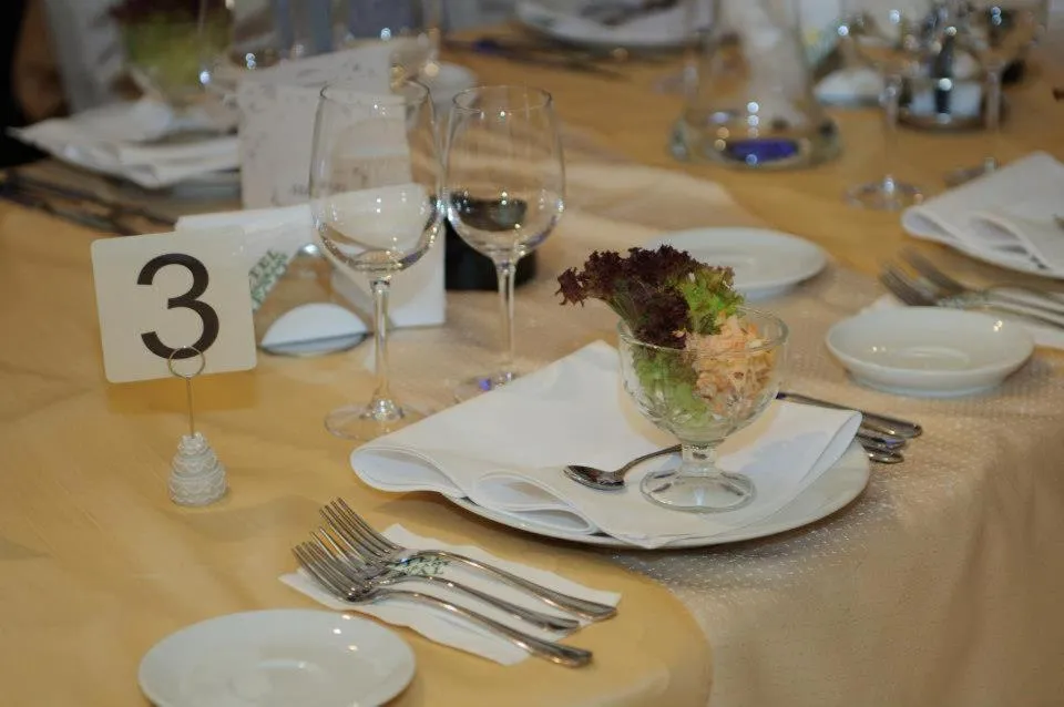 Restaurant/places to eat in Hotel Regal