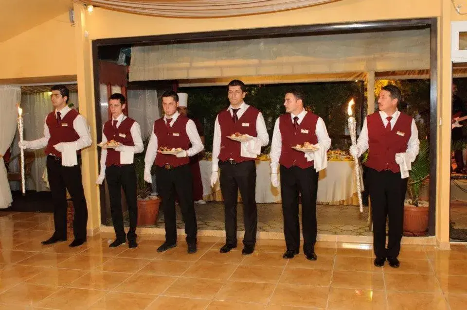 Restaurant/places to eat in Hotel Regal Restaurant/places to eat in Hotel Regal