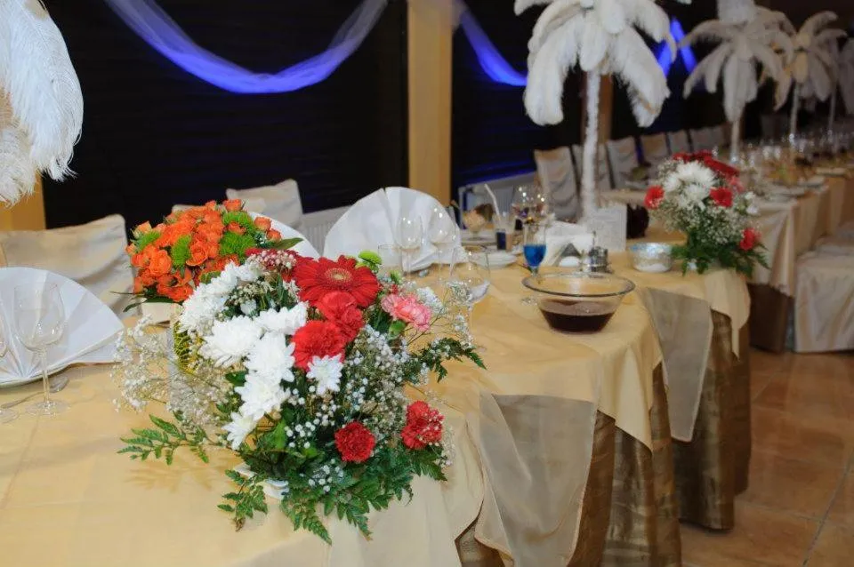 Restaurant/places to eat in Hotel Regal