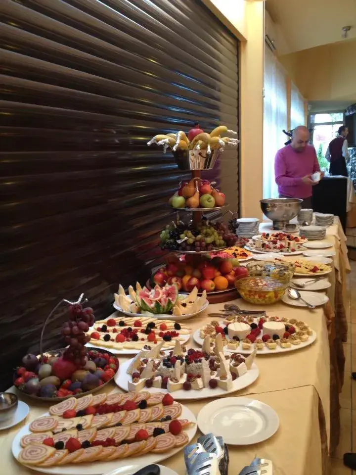 Restaurant/places to eat in Hotel Regal Restaurant/places to eat in Hotel Regal