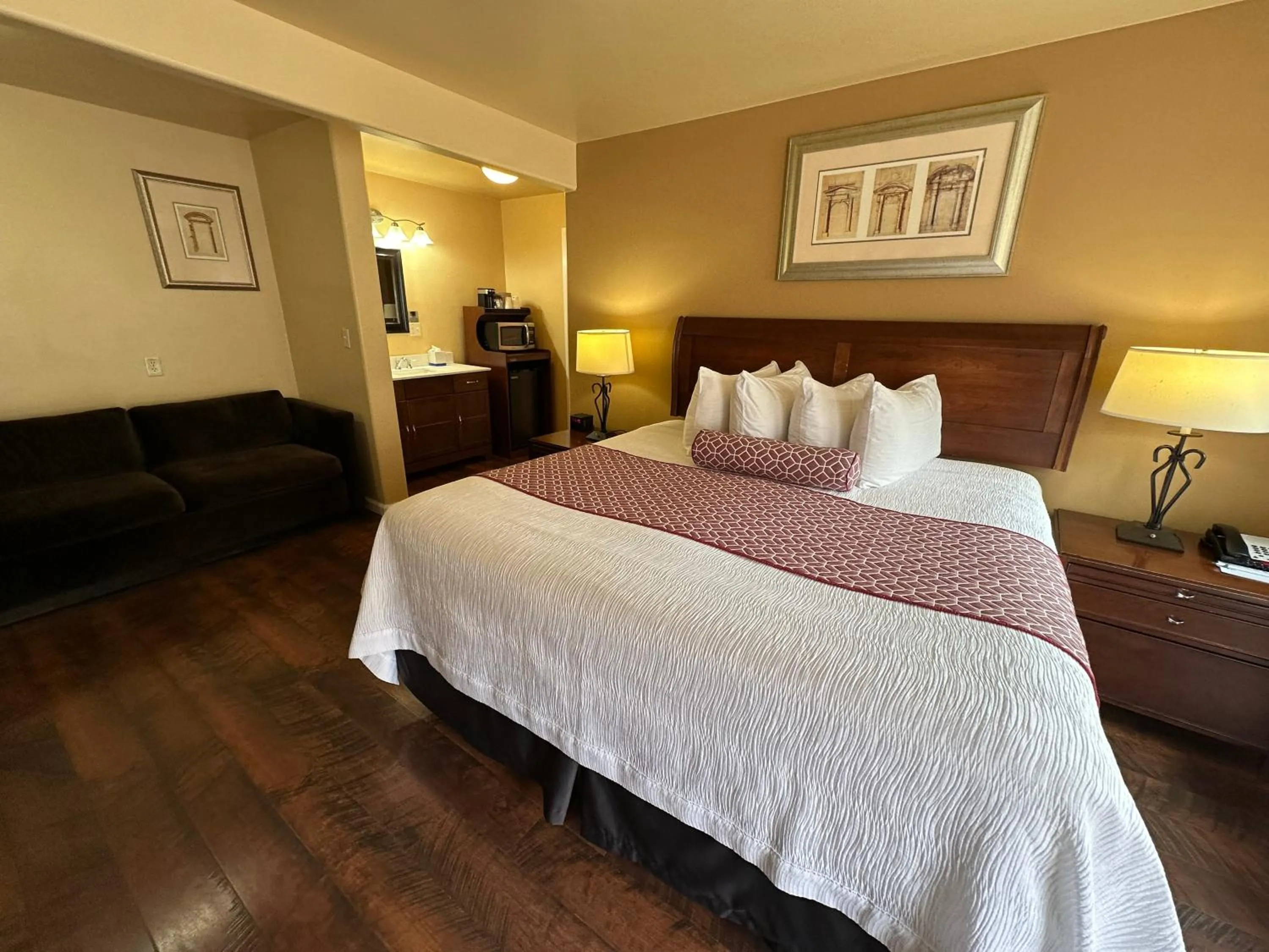 Bedroom, Bed in Abram Inn & Suites