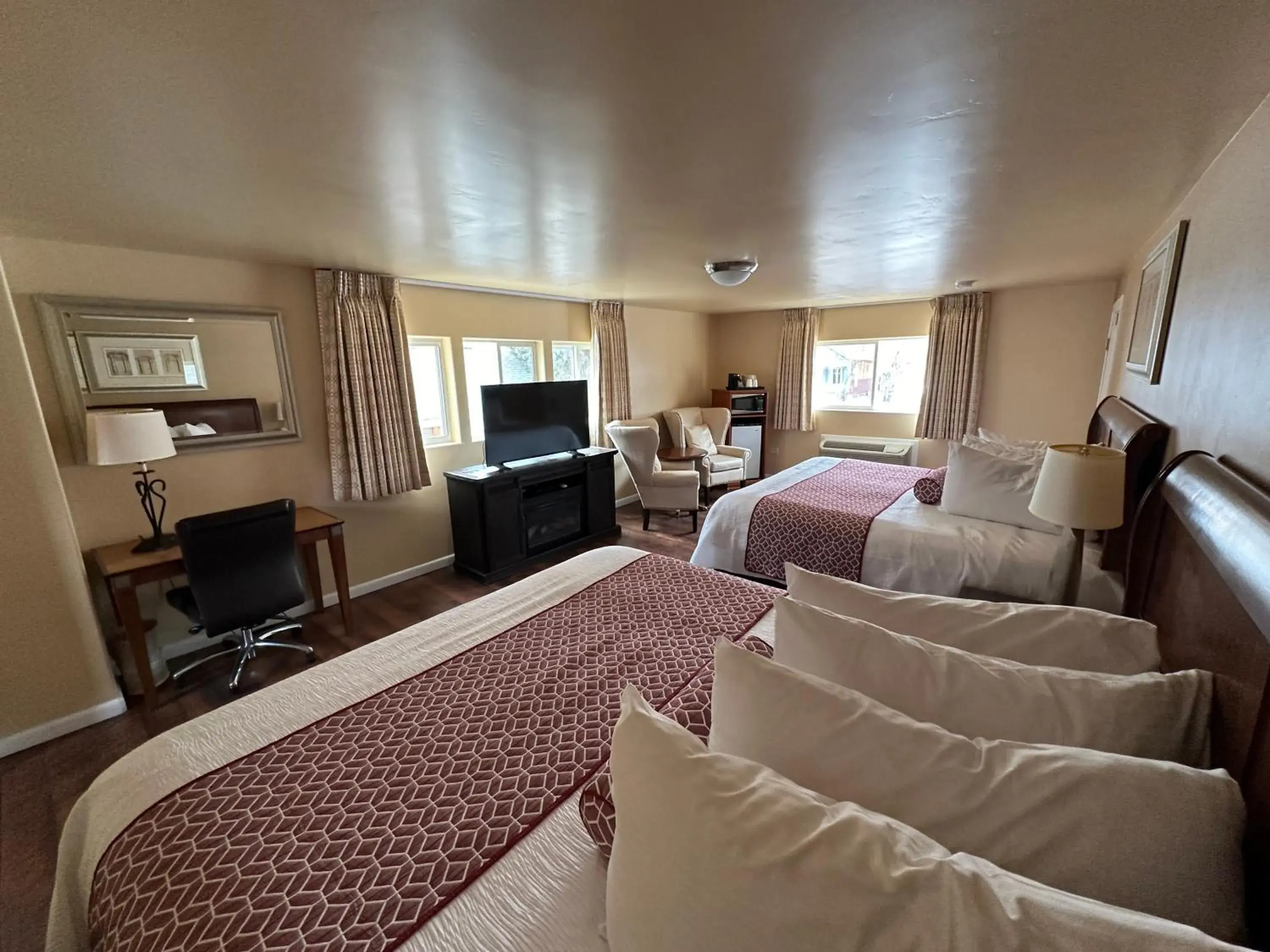 Bedroom, Bed in Abram Inn & Suites Bedroom, Bed in Abram Inn & Suites